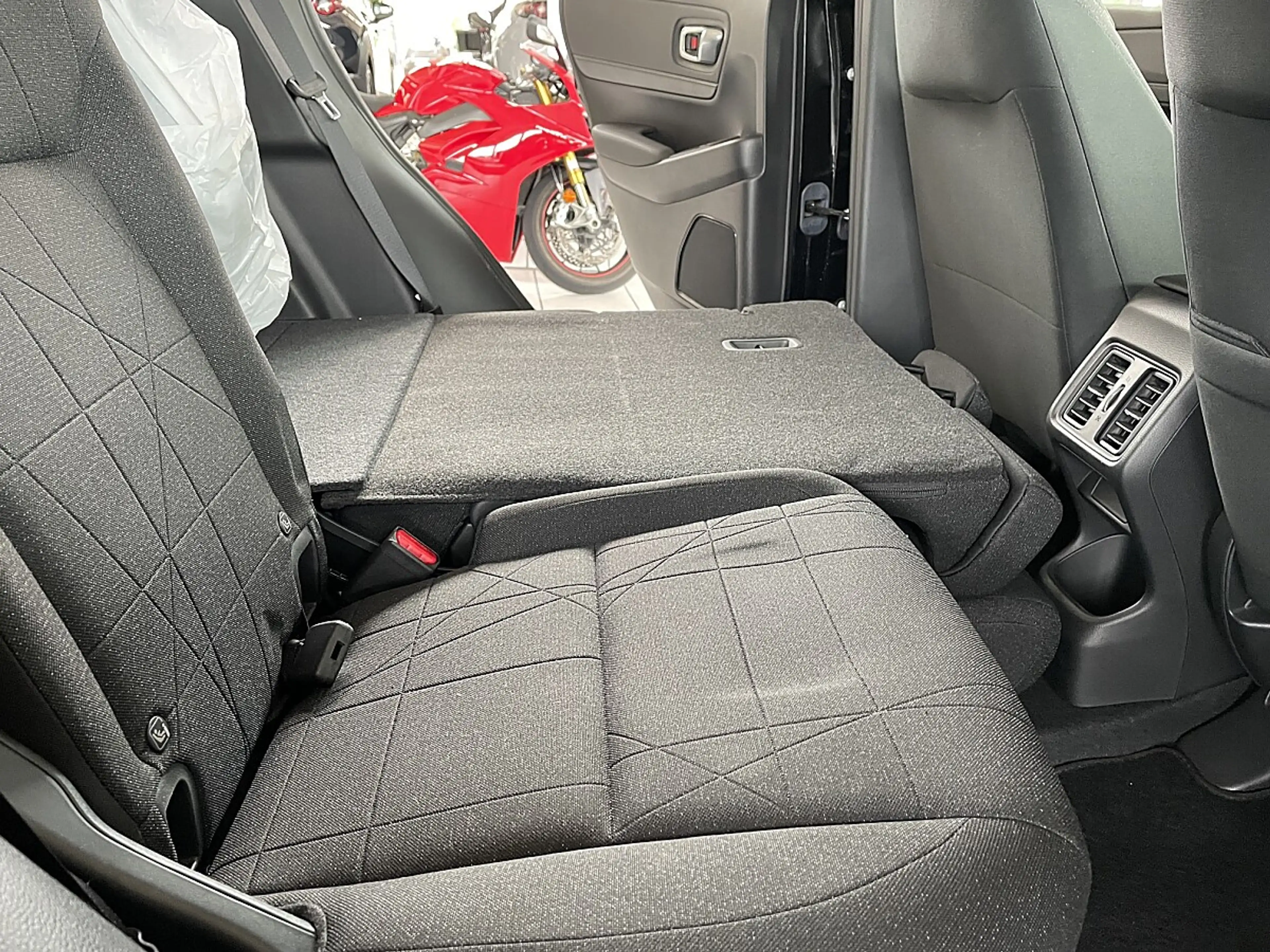 Honda HR-V 1,5 i-MMD Hybrid 2WD Elegance Aut. — photo 13