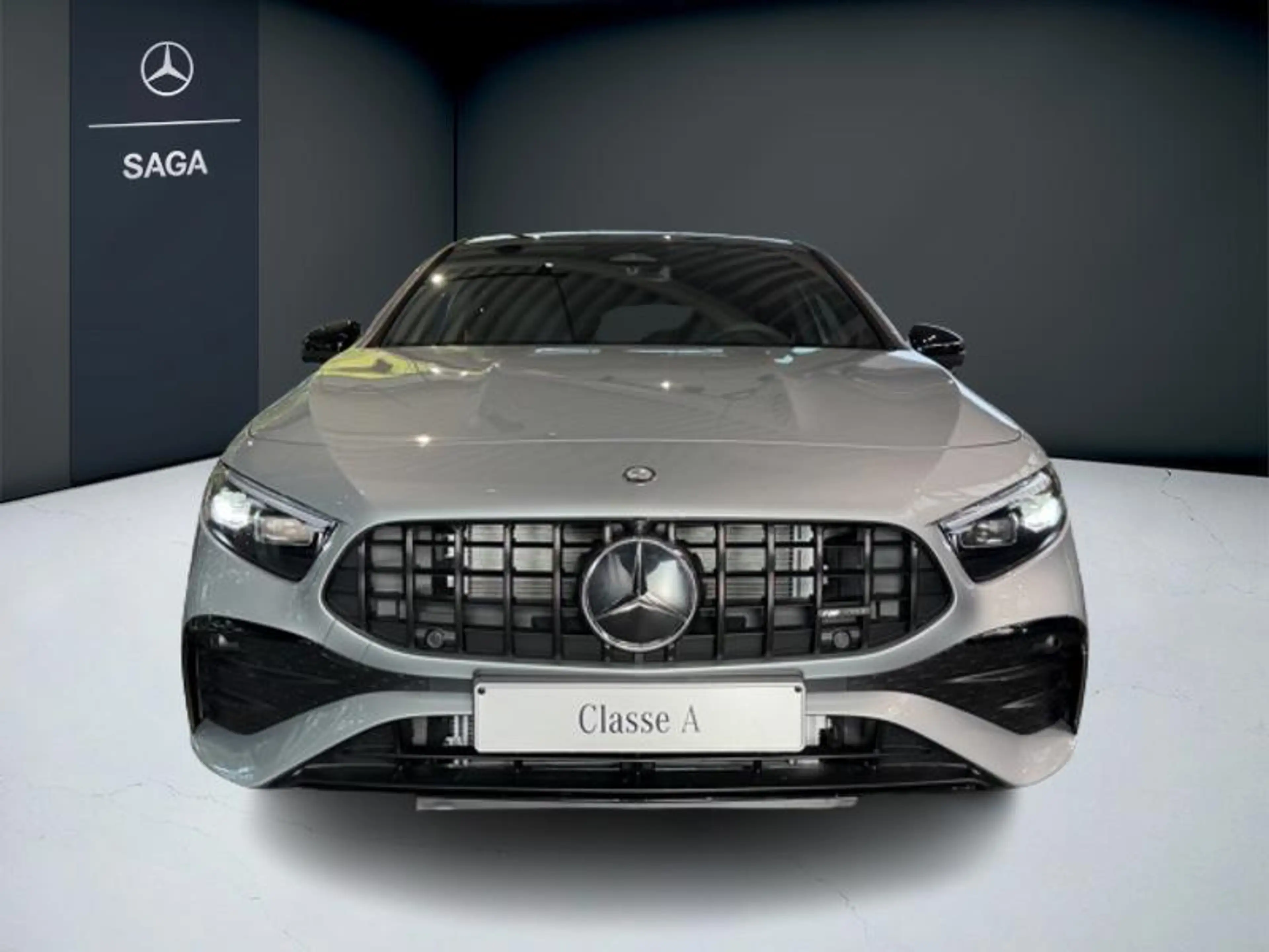 Mercedes-Benz A 35 AMG Classe A 4MATIC Compacte — photo 2