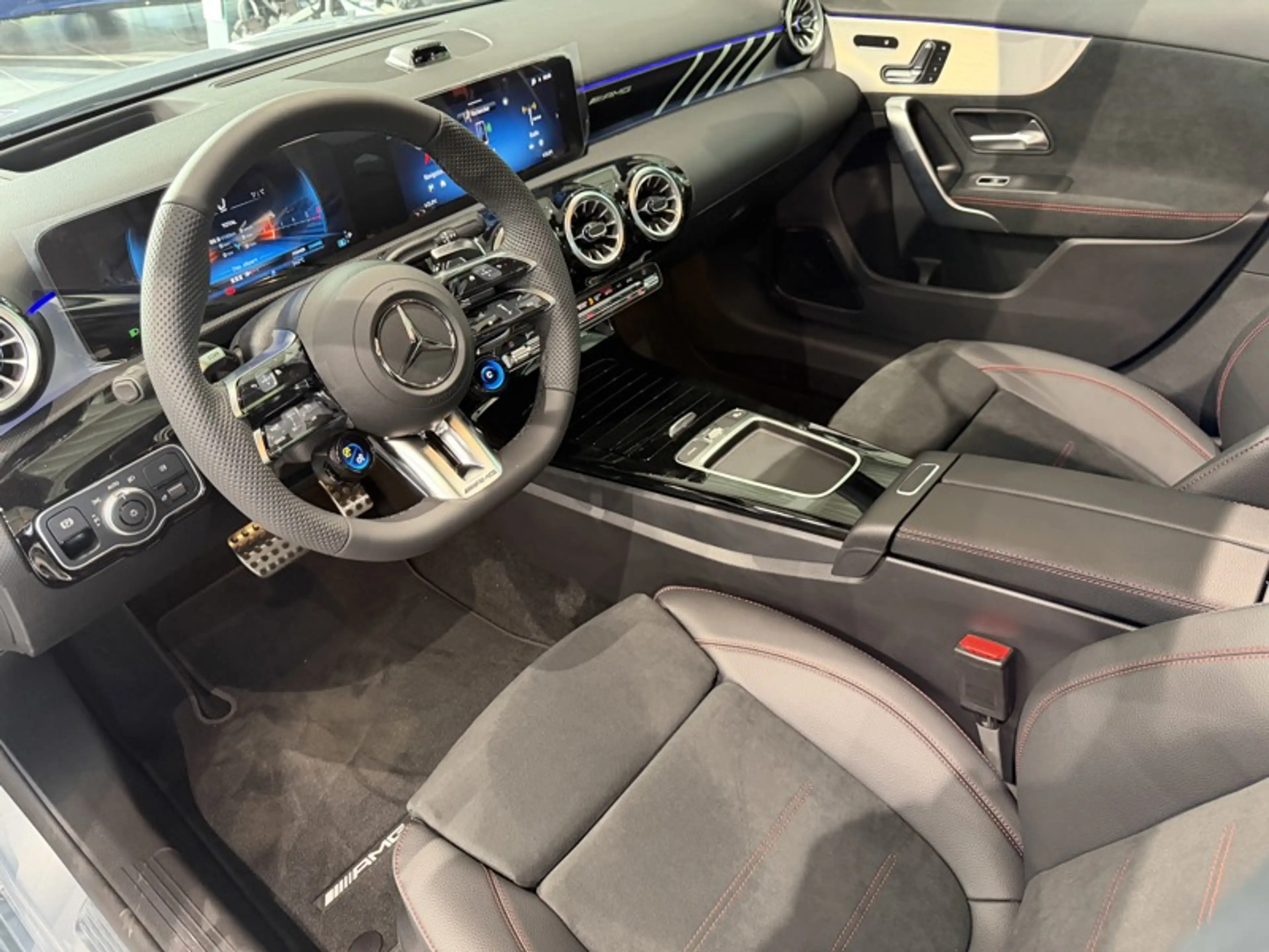 Mercedes-Benz A 35 AMG Classe A 4MATIC Compacte — photo 11