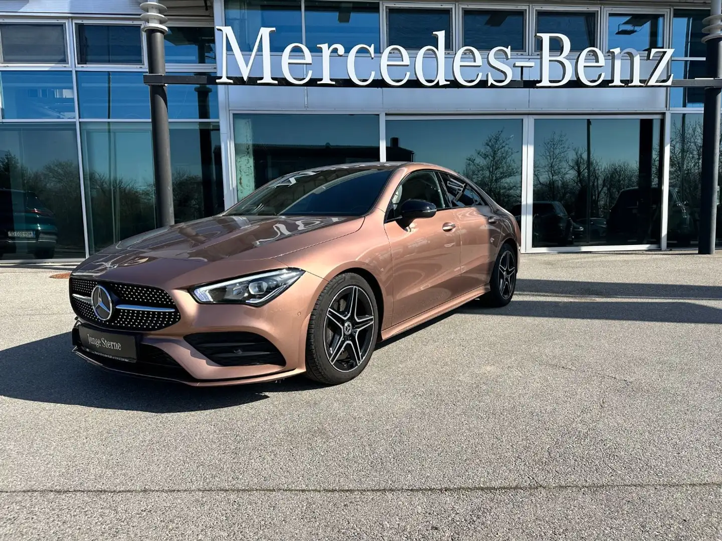 Mercedes-Benz CLA 200 d Coupé AMG Line AMG Ambiente Leder Gold - 2