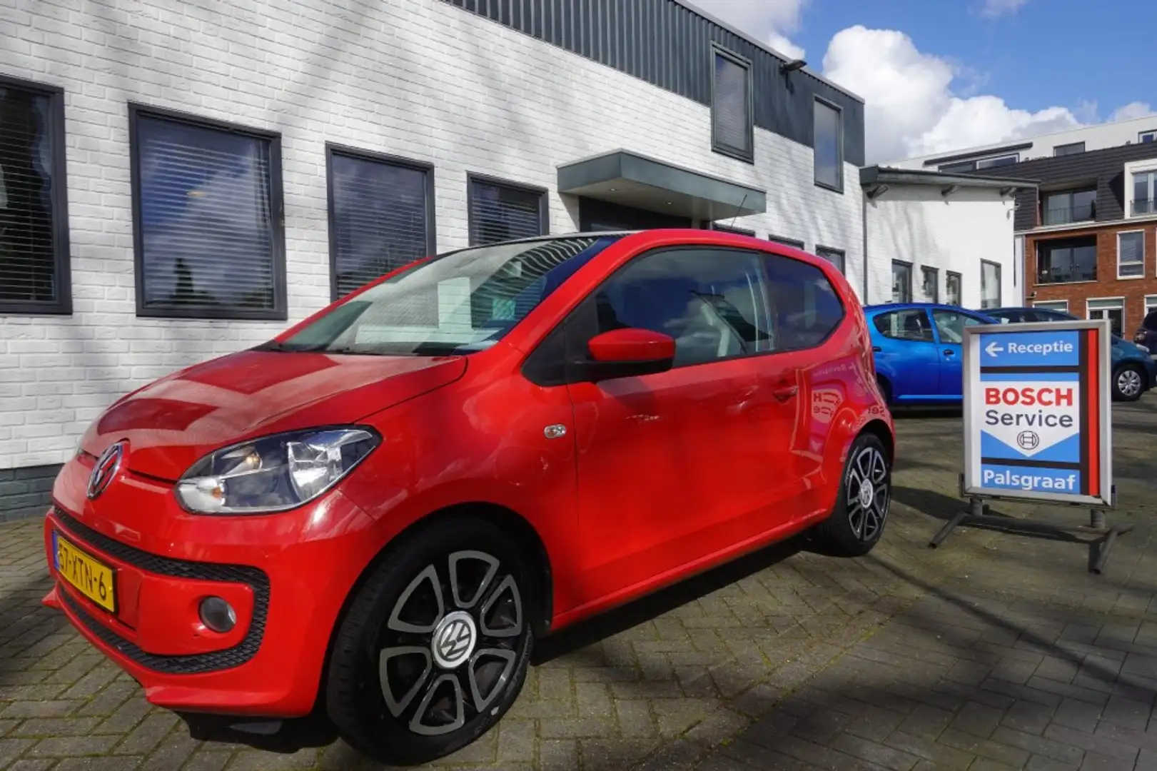 Volkswagen up! 1.0 HIGH UP! Panorama  Navigatie  lm  Cruise Rood - 1