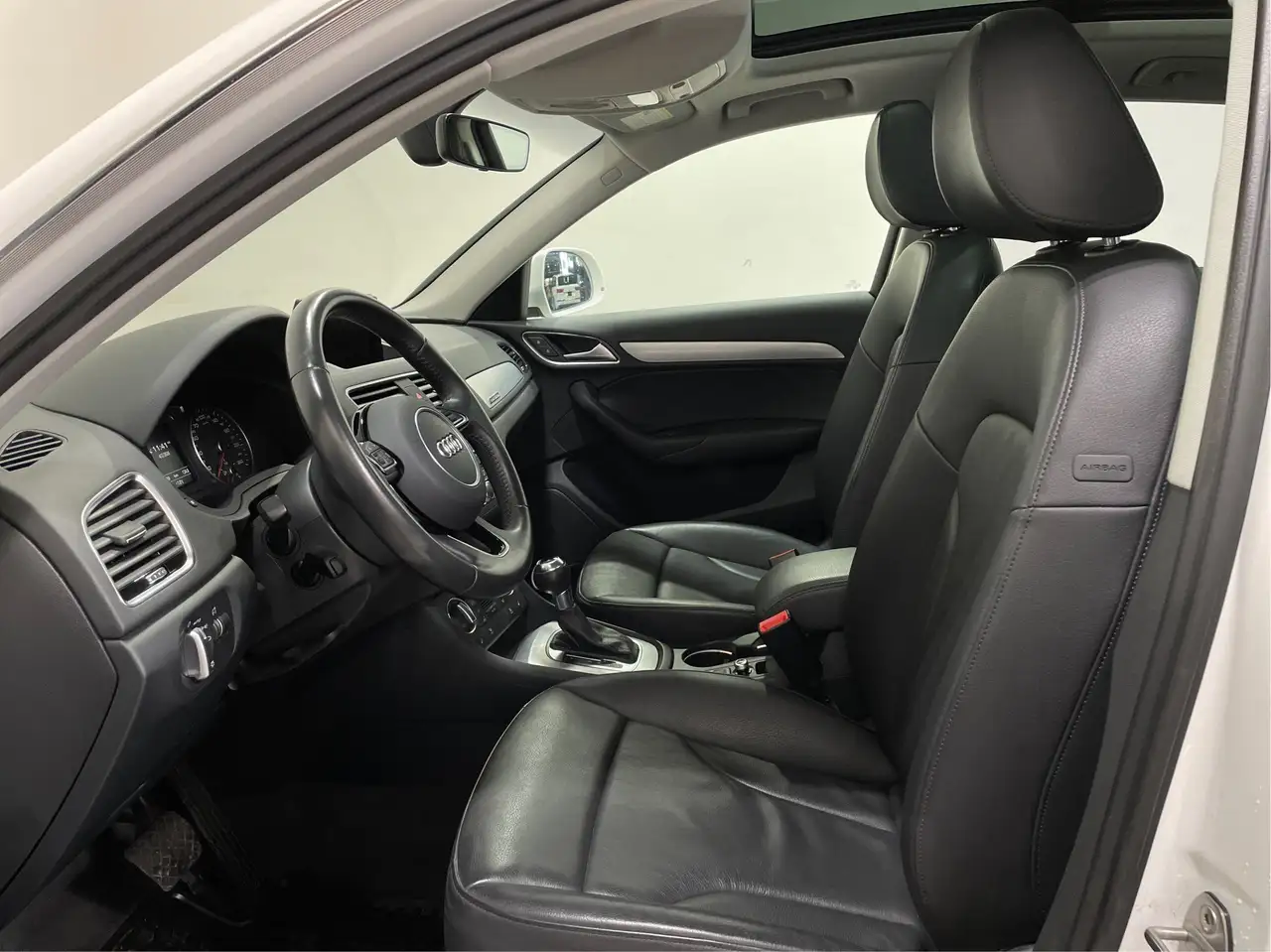 Audi Q3 photo Audi Q3