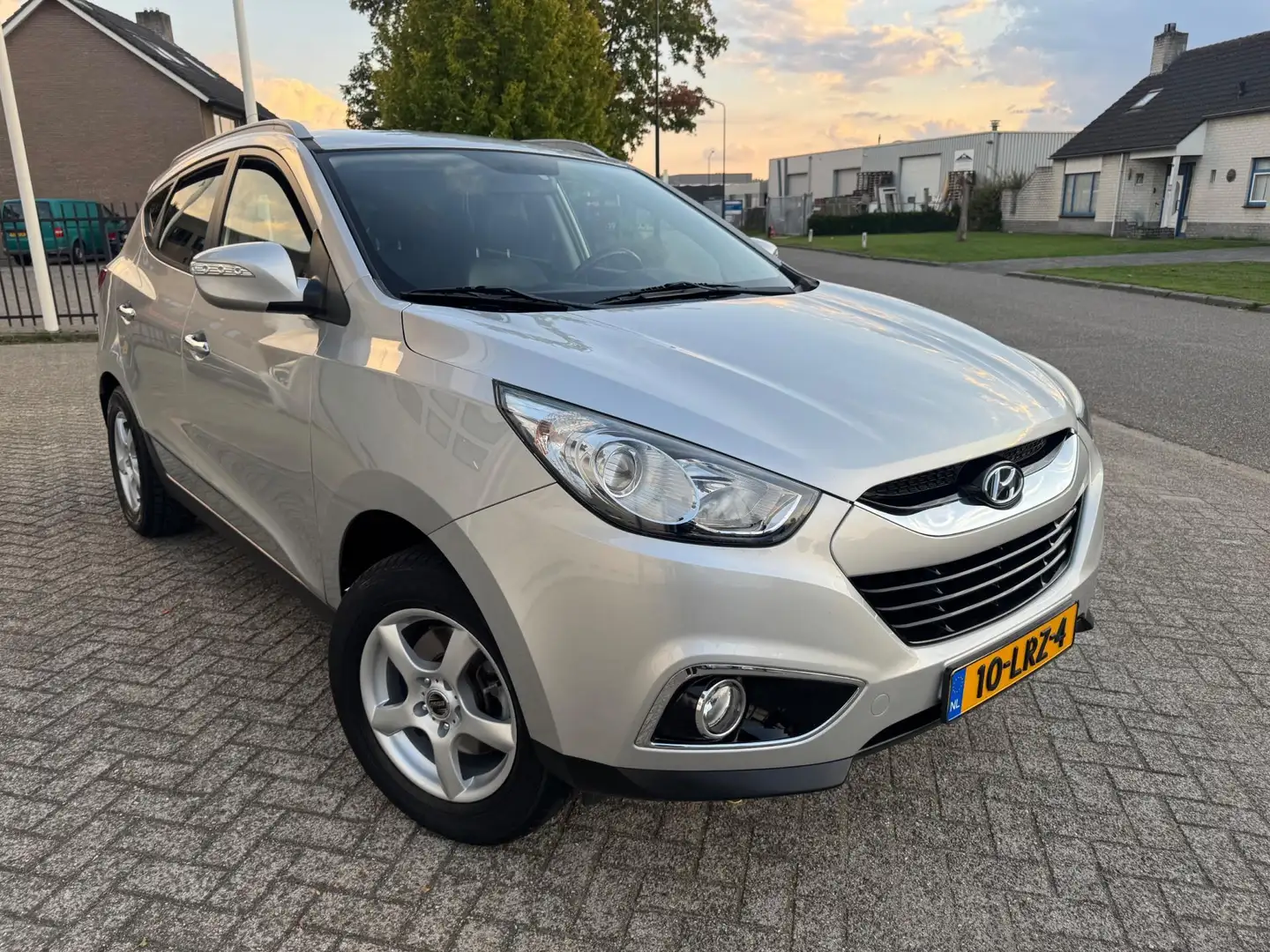 Hyundai iX35 2.0i Style Airco, Cruise , Trekhaak Grijs - 2