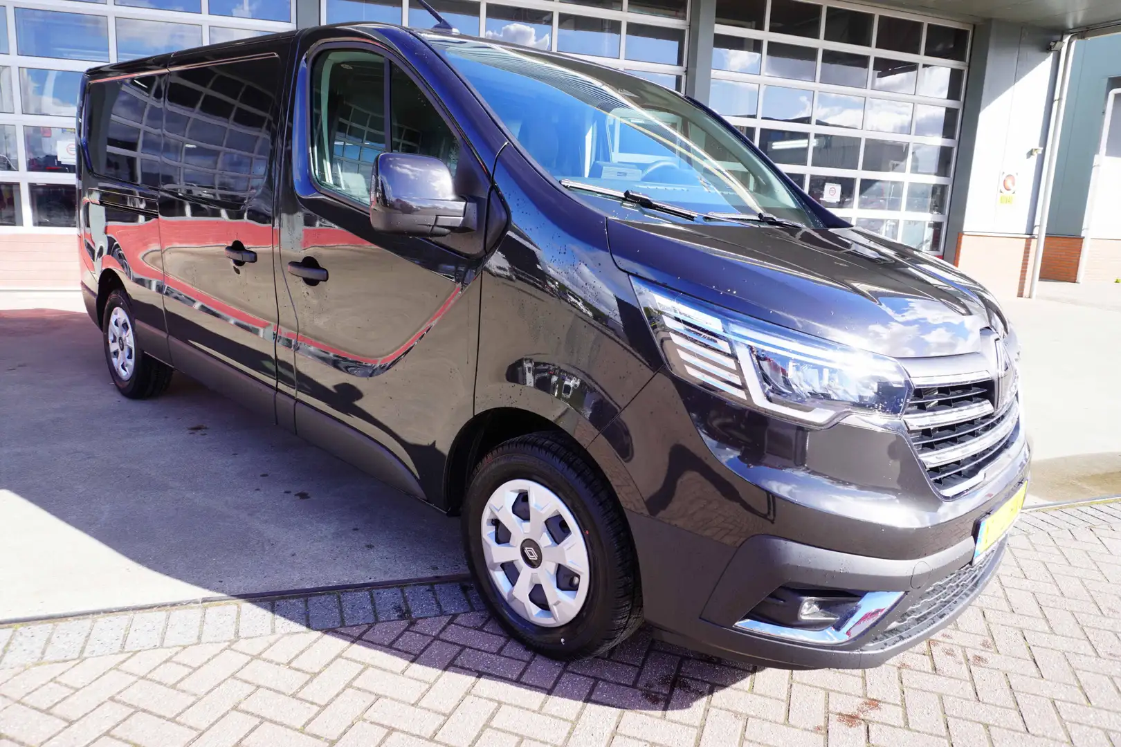 Renault Trafic 2.0 Blue dCi 130 T30 L2H1 Advance Nr. V009 | Airco Zwart - 2