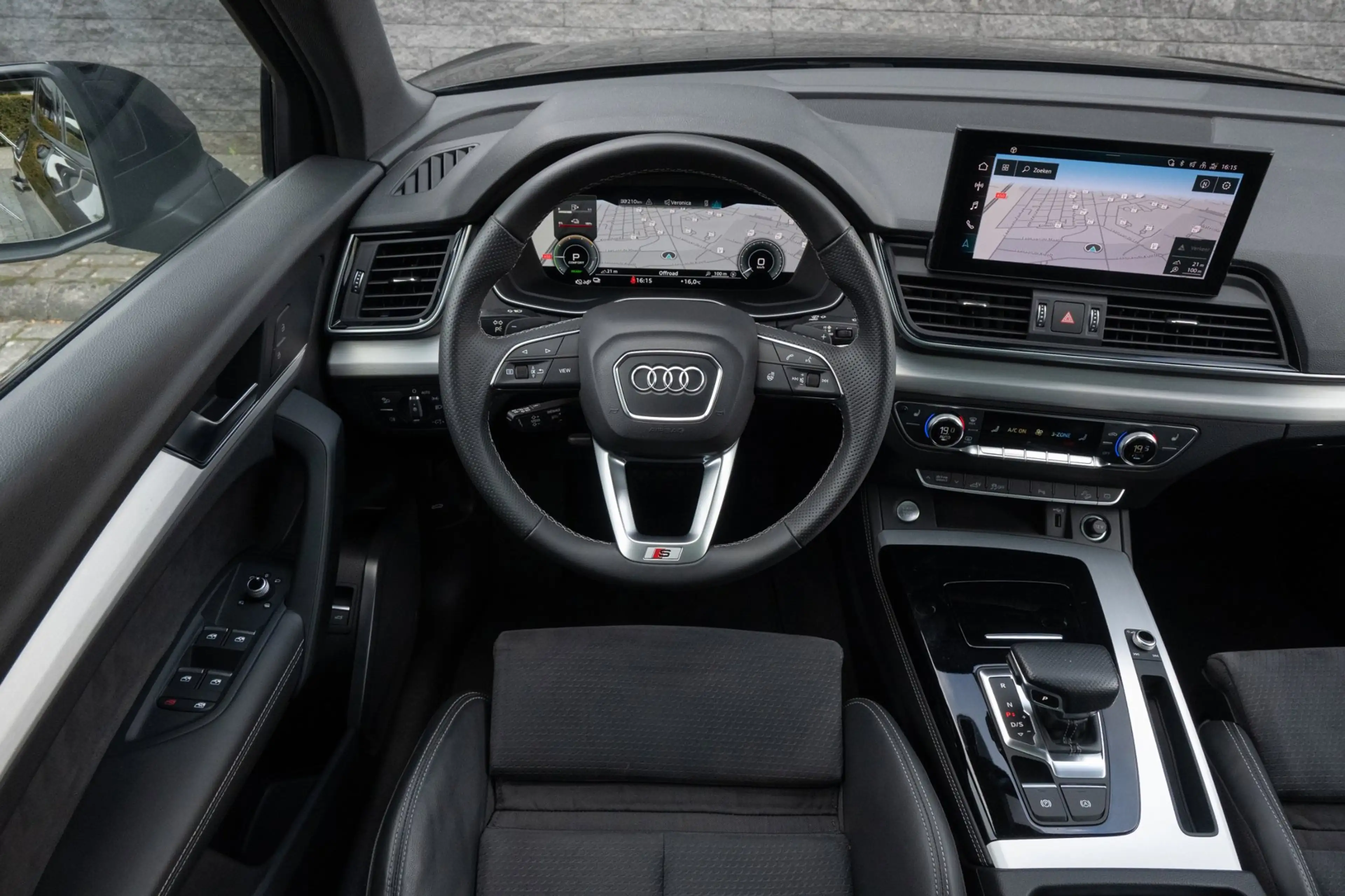 Audi Q5 50 TFSI e S edition Luchtvering Panoramadak — photo 27