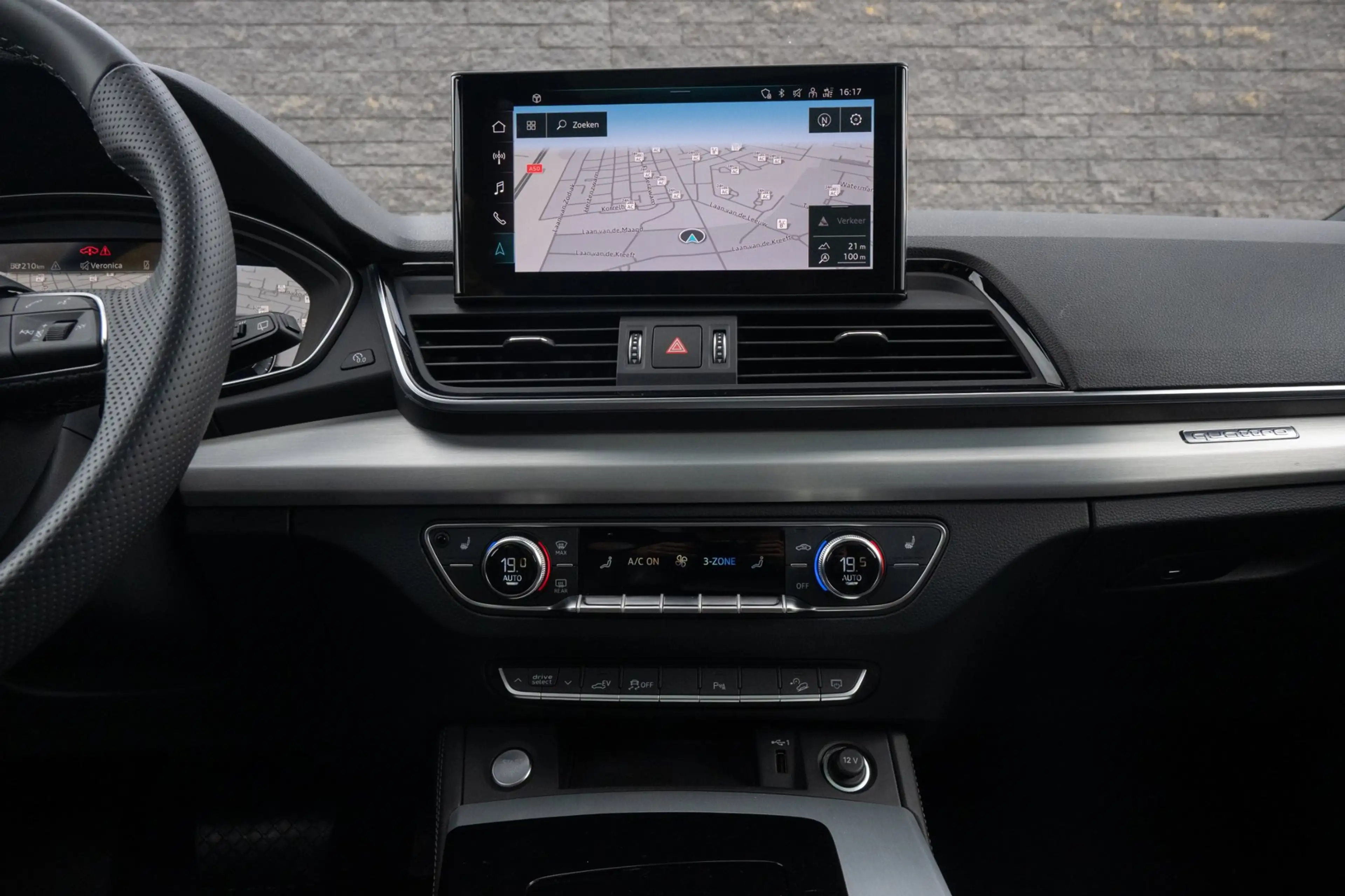 Audi Q5 50 TFSI e S edition Luchtvering Panoramadak — photo 34