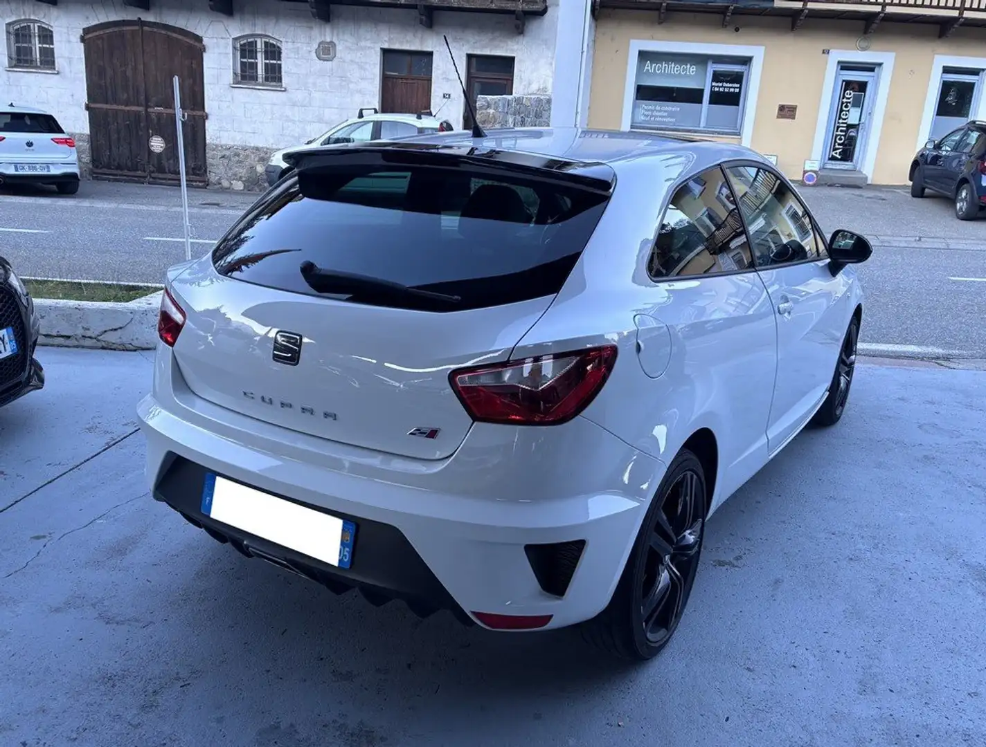 SEAT Ibiza SC 1.8 TSI 192Ch CUPRA Blanc - 2