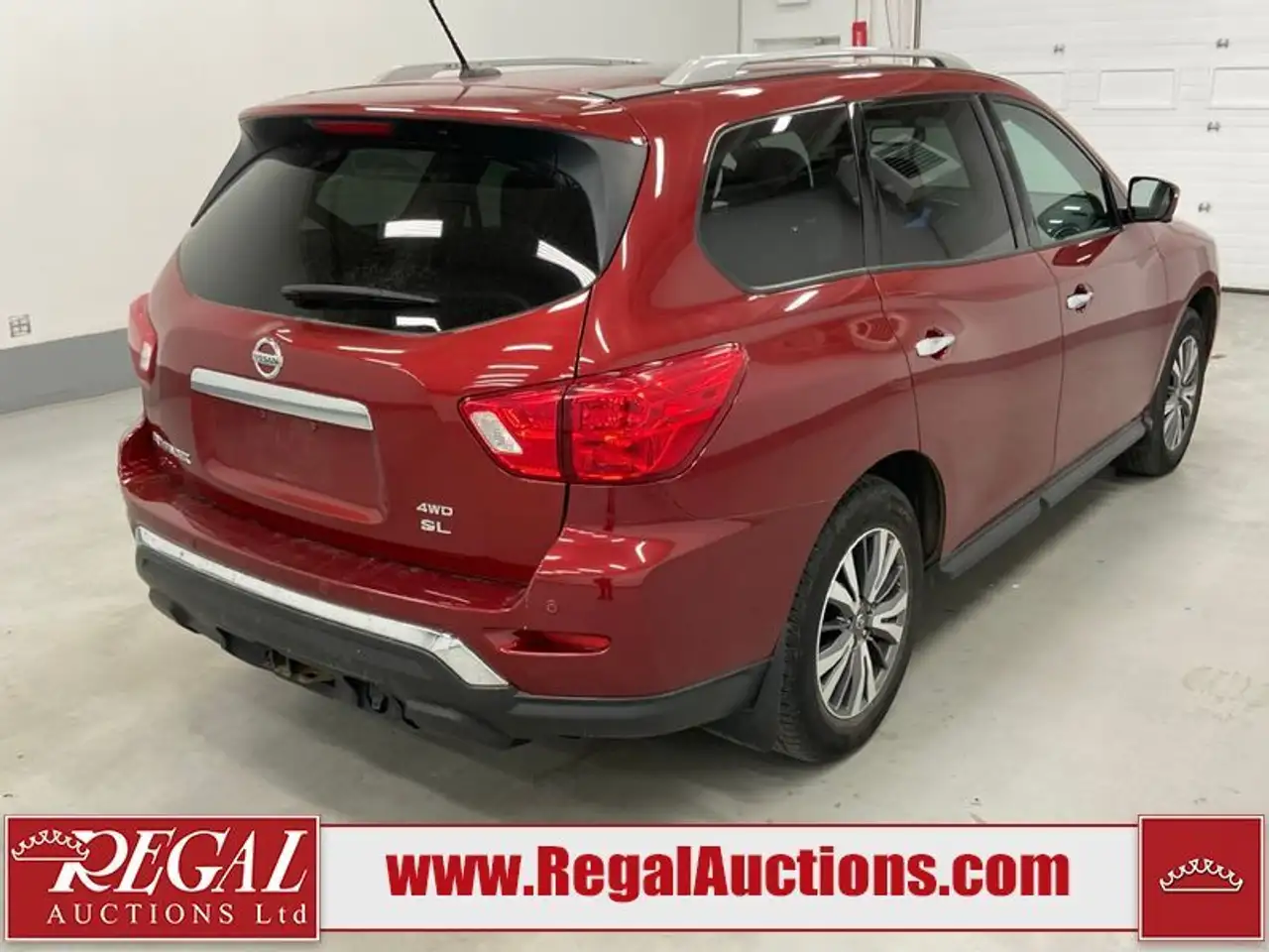 Nissan Pathfinder снимка Nissan Pathfinder