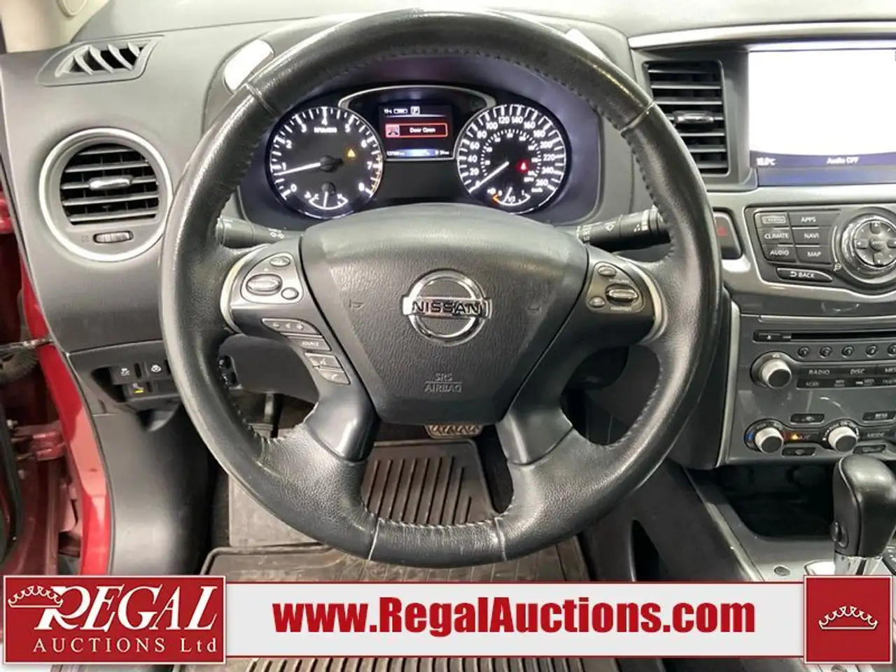 Nissan Pathfinder снимка Nissan Pathfinder