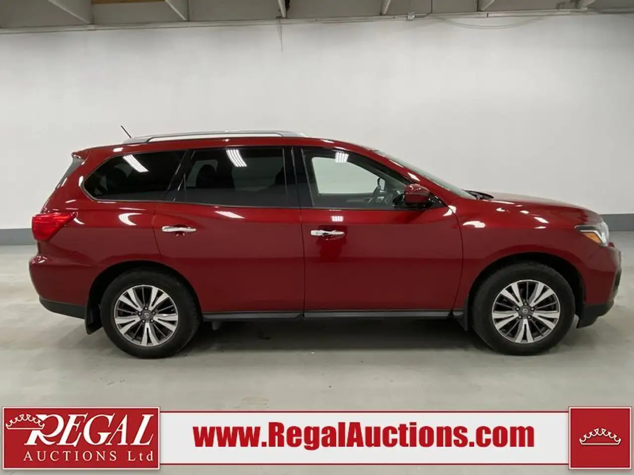 Nissan Pathfinder снимка Nissan Pathfinder