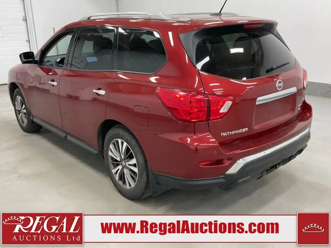 Nissan Pathfinder снимка Nissan Pathfinder