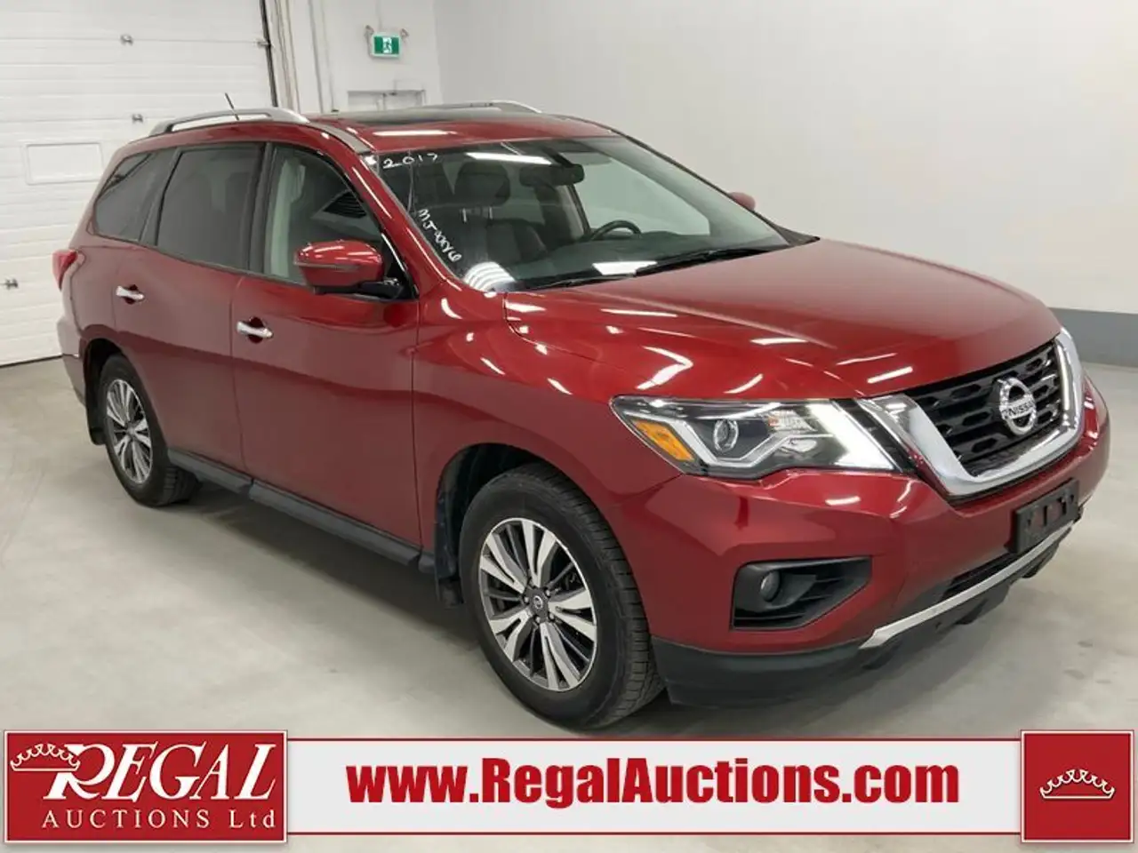 Nissan Pathfinder снимка Nissan Pathfinder
