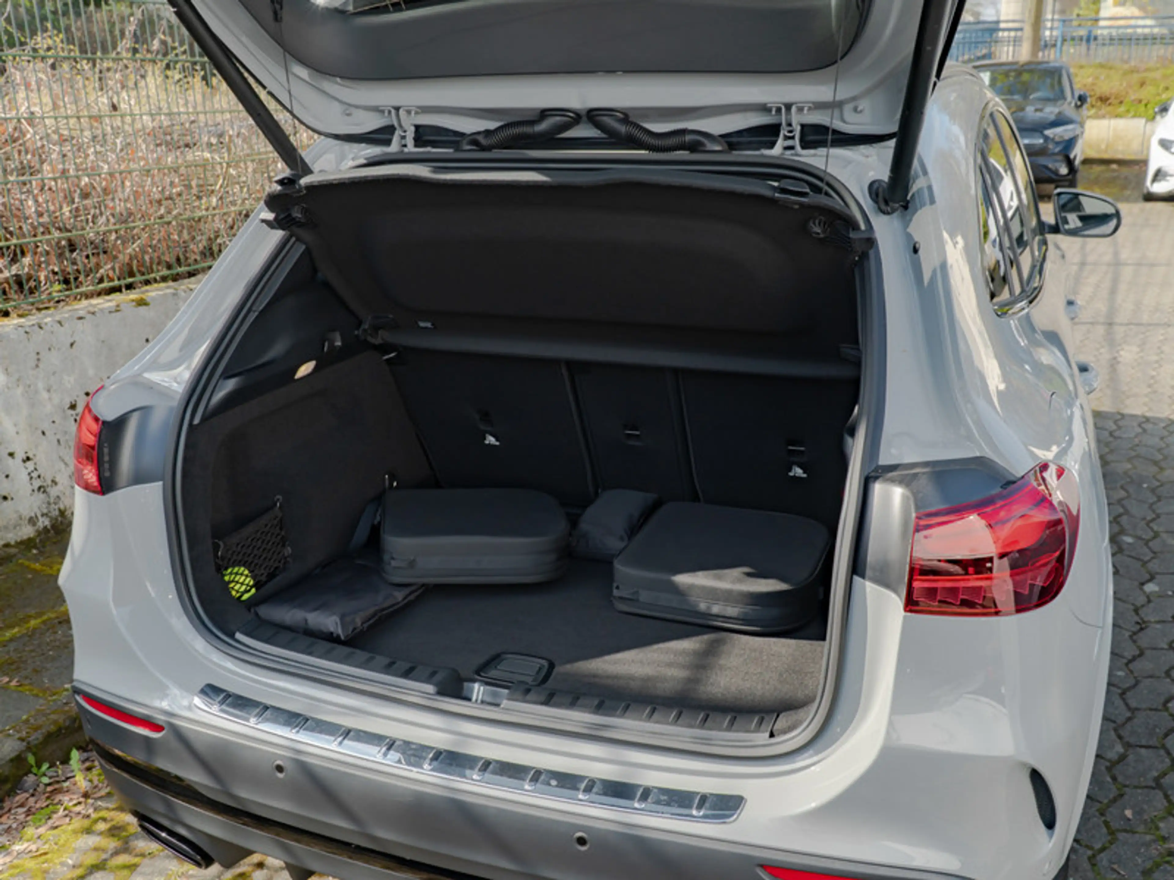 Mercedes-Benz GLA 250 e mit EQ Hybrid Technologie AMG-Sport — photo 7