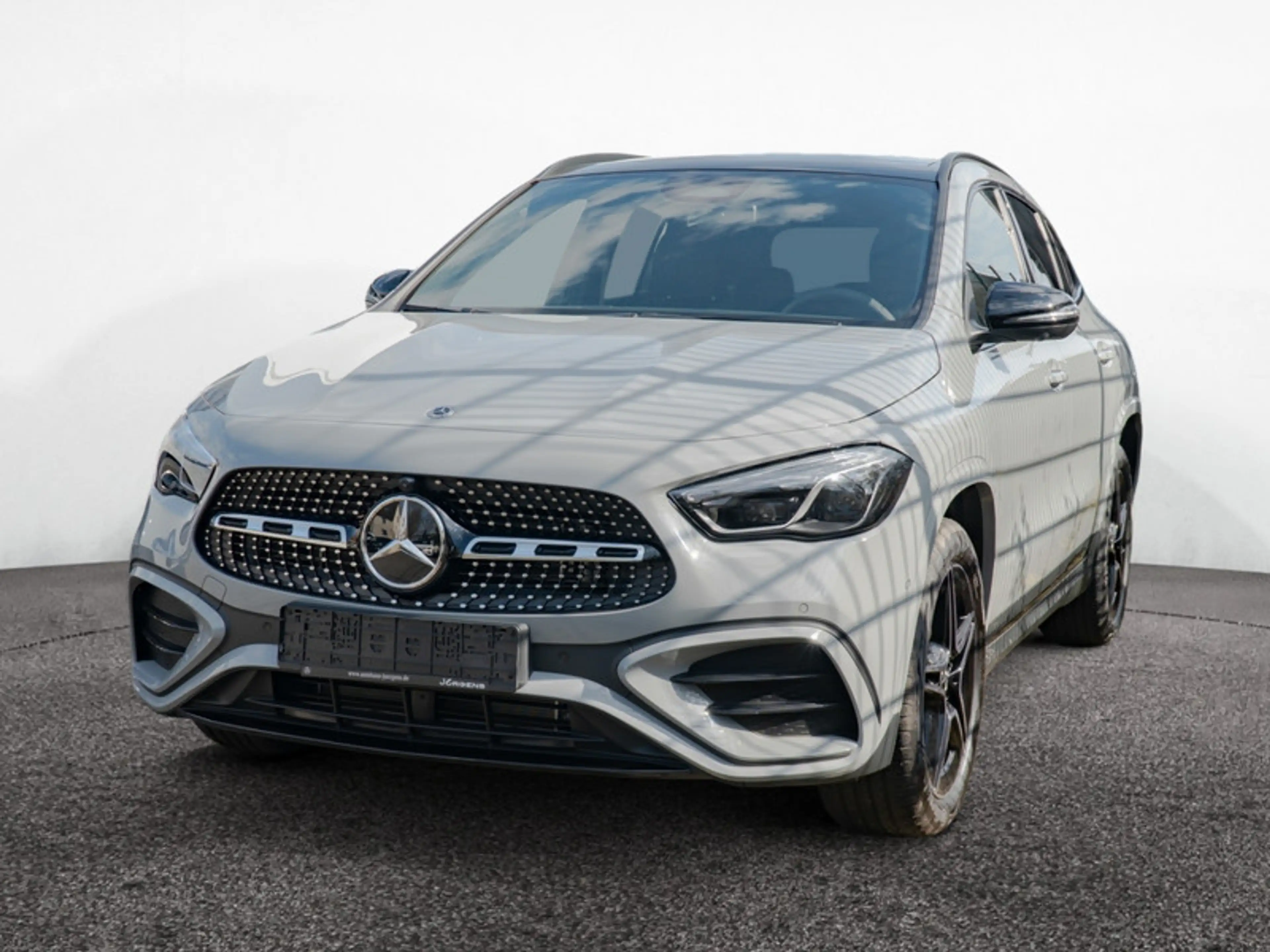 Mercedes-Benz GLA 250 e mit EQ Hybrid Technologie AMG-Sport — photo 2