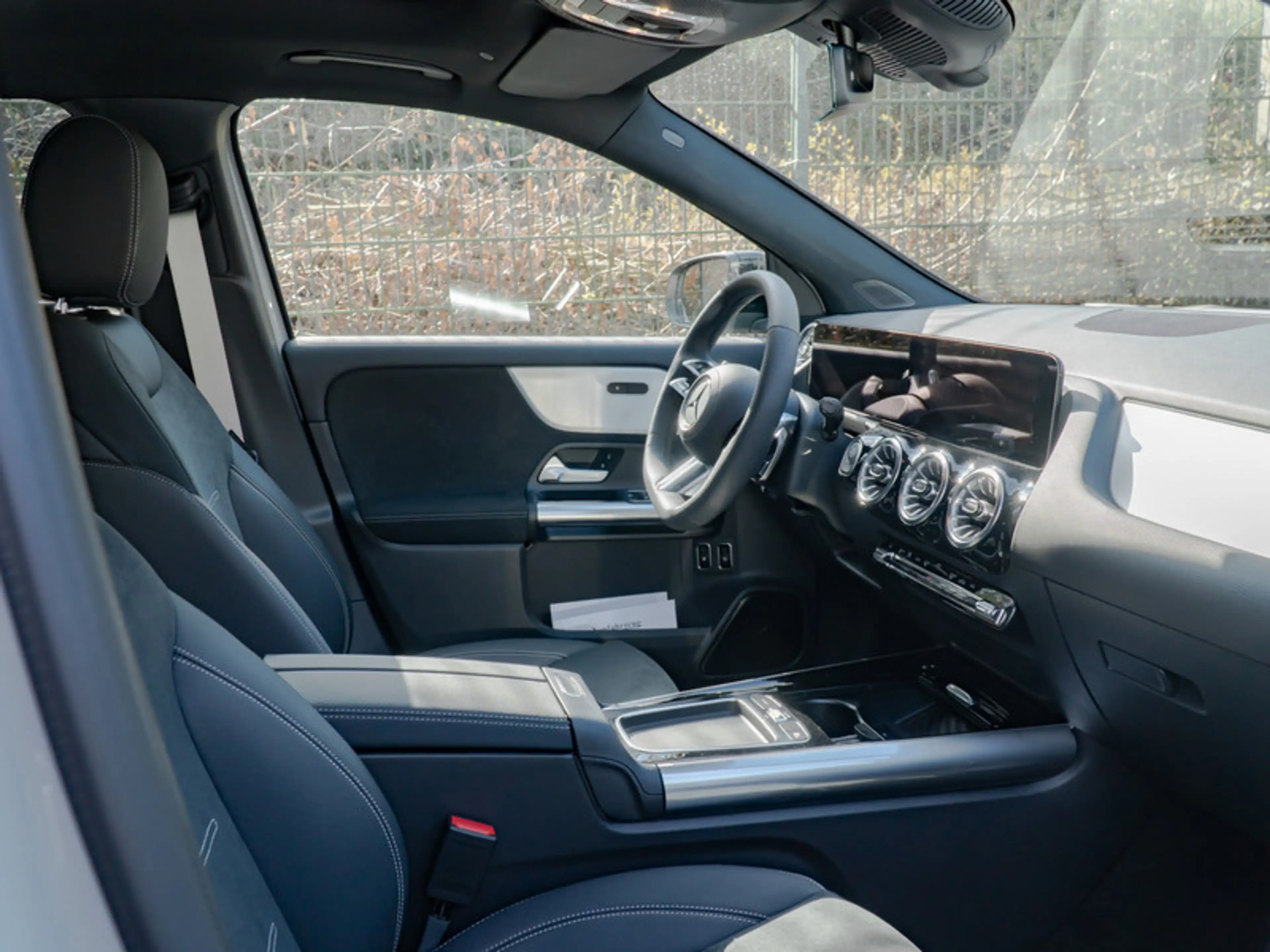 Mercedes-Benz GLA 250 e mit EQ Hybrid Technologie AMG-Sport — photo 9