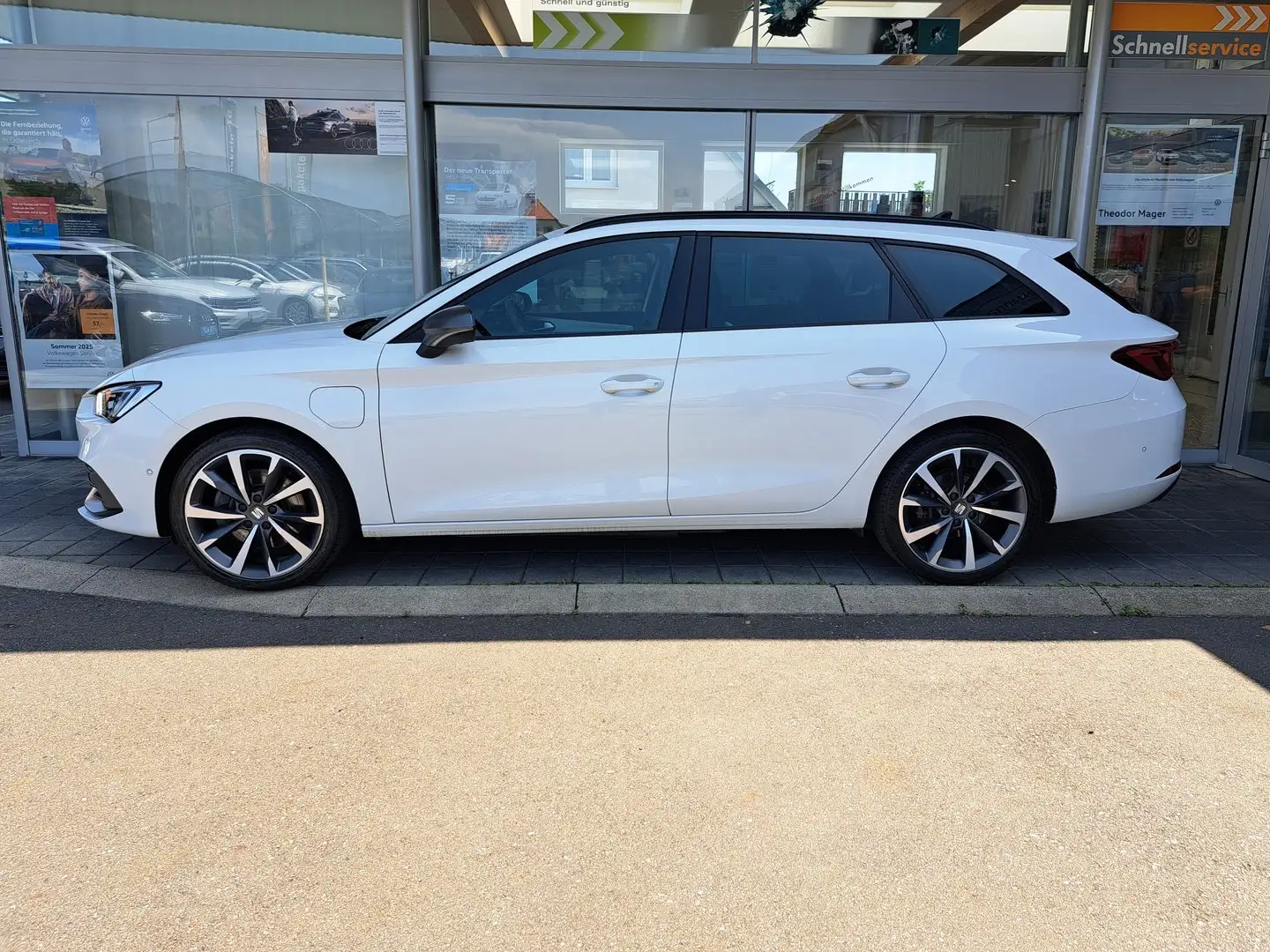 SEAT Leon FR eHYBRID 150/204 DSG Weiß - 2