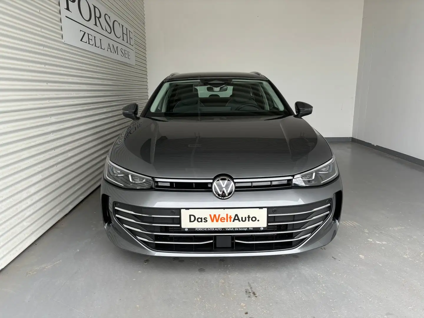 Volkswagen Passat Variant Business TDI DSG Grijs - 2