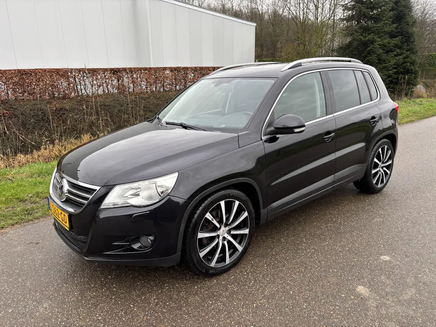 Volkswagen Tiguan 2.0 TSI Track&Field 4Motion / MOTOR LOOPT OP 3 CIL Schwarz - 2