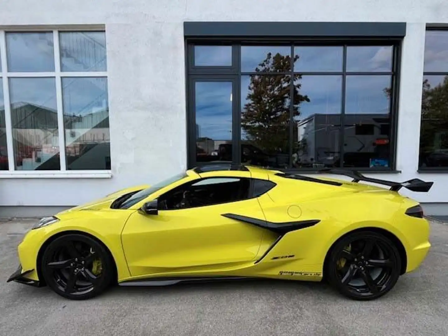 Corvette Z06 Coupe 3LZ  Z07 MY24 Europa Modell Gelb - 1