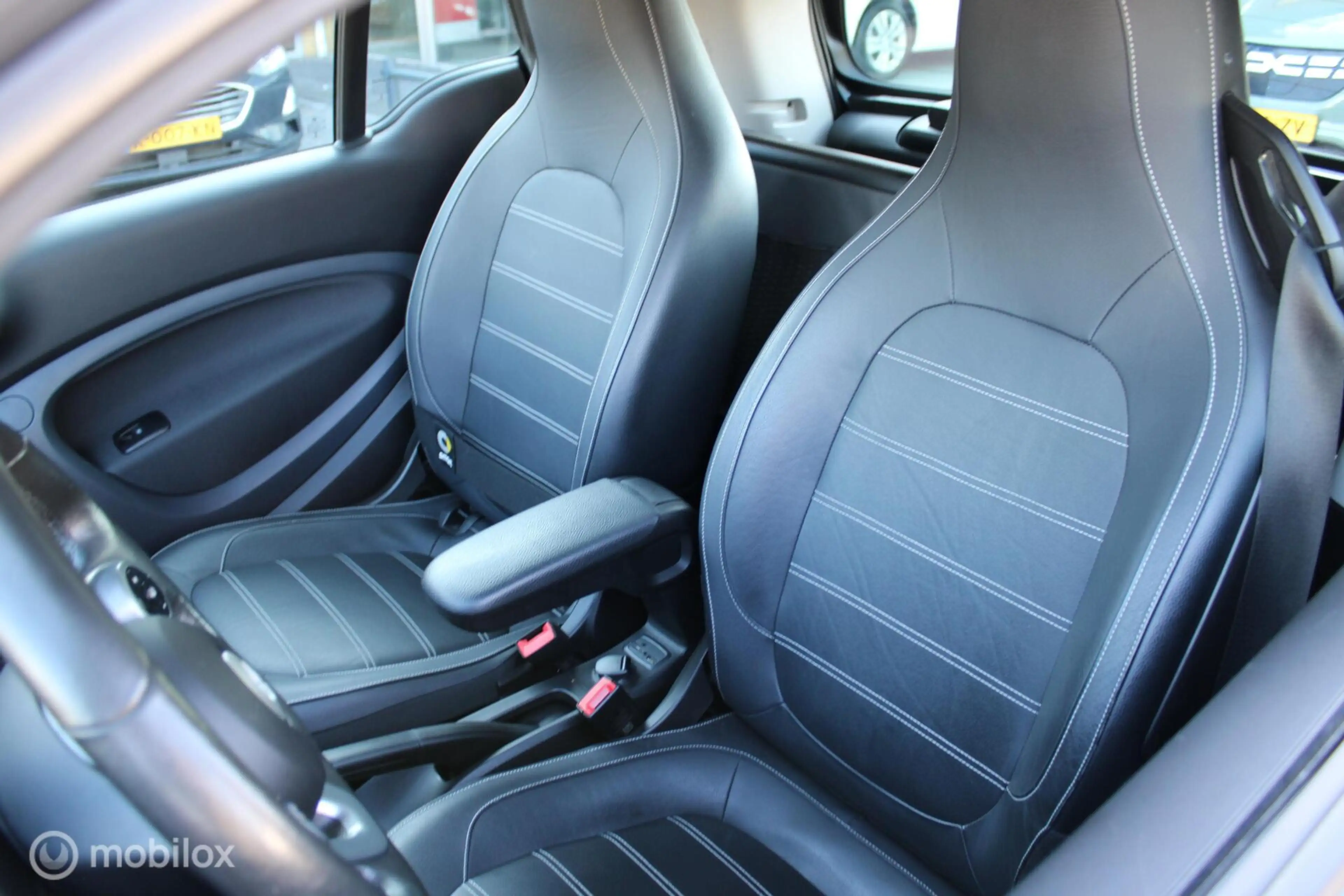 smart forTwo EQ Business Solution 18 kWh, Leer, Stoelverwarming — photo 4
