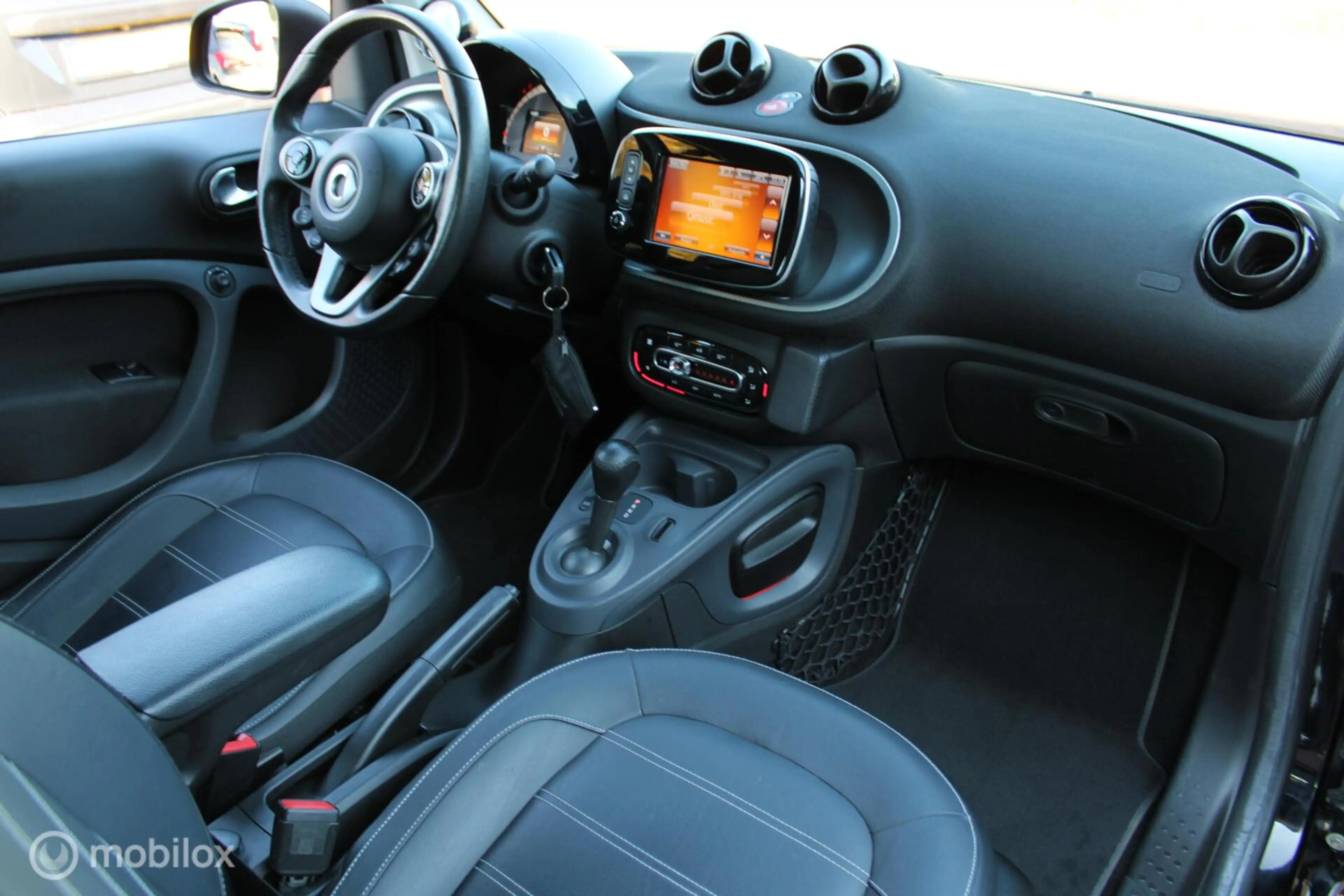 smart forTwo EQ Business Solution 18 kWh, Leer, Stoelverwarming — photo 2