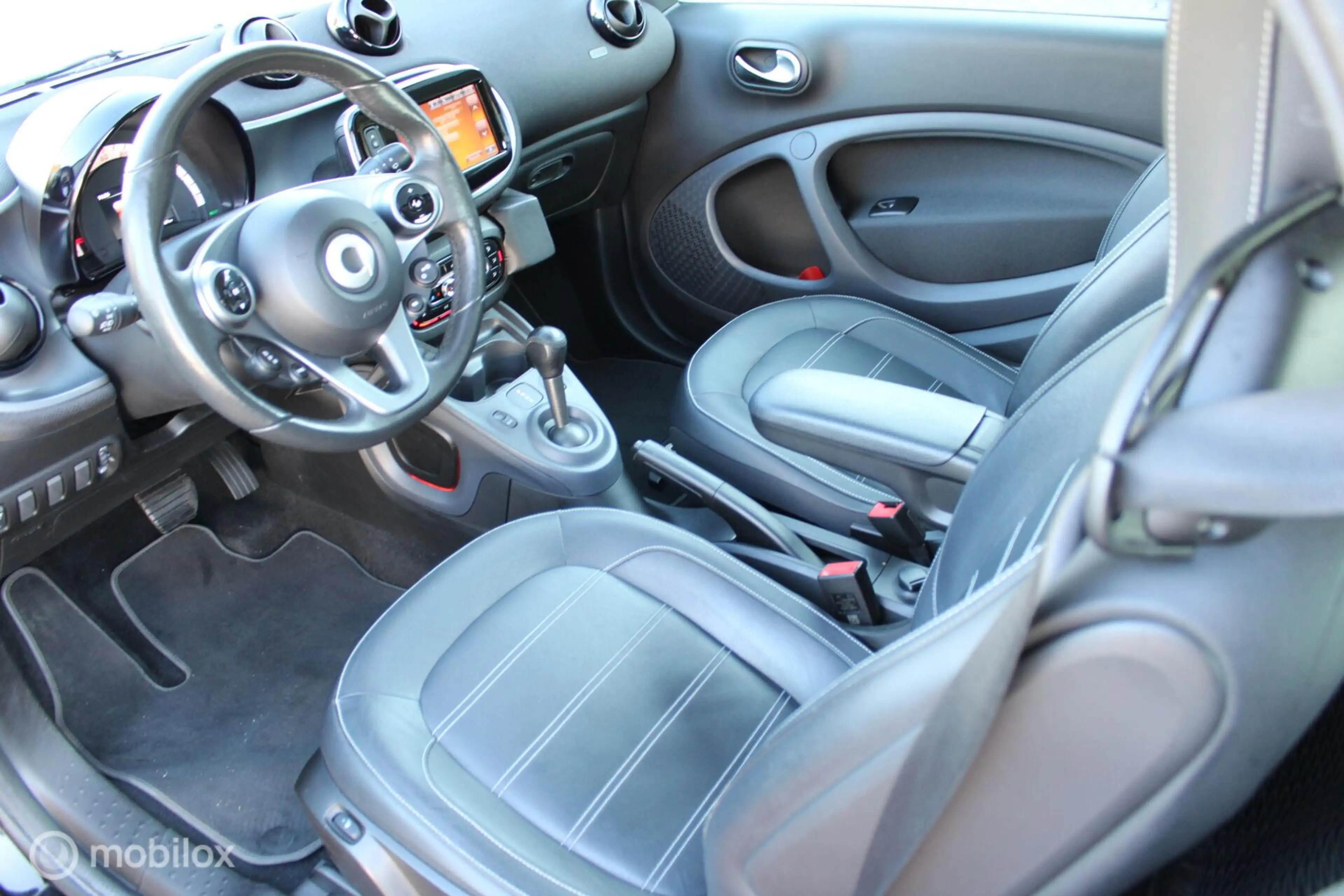 smart forTwo EQ Business Solution 18 kWh, Leer, Stoelverwarming — photo 6