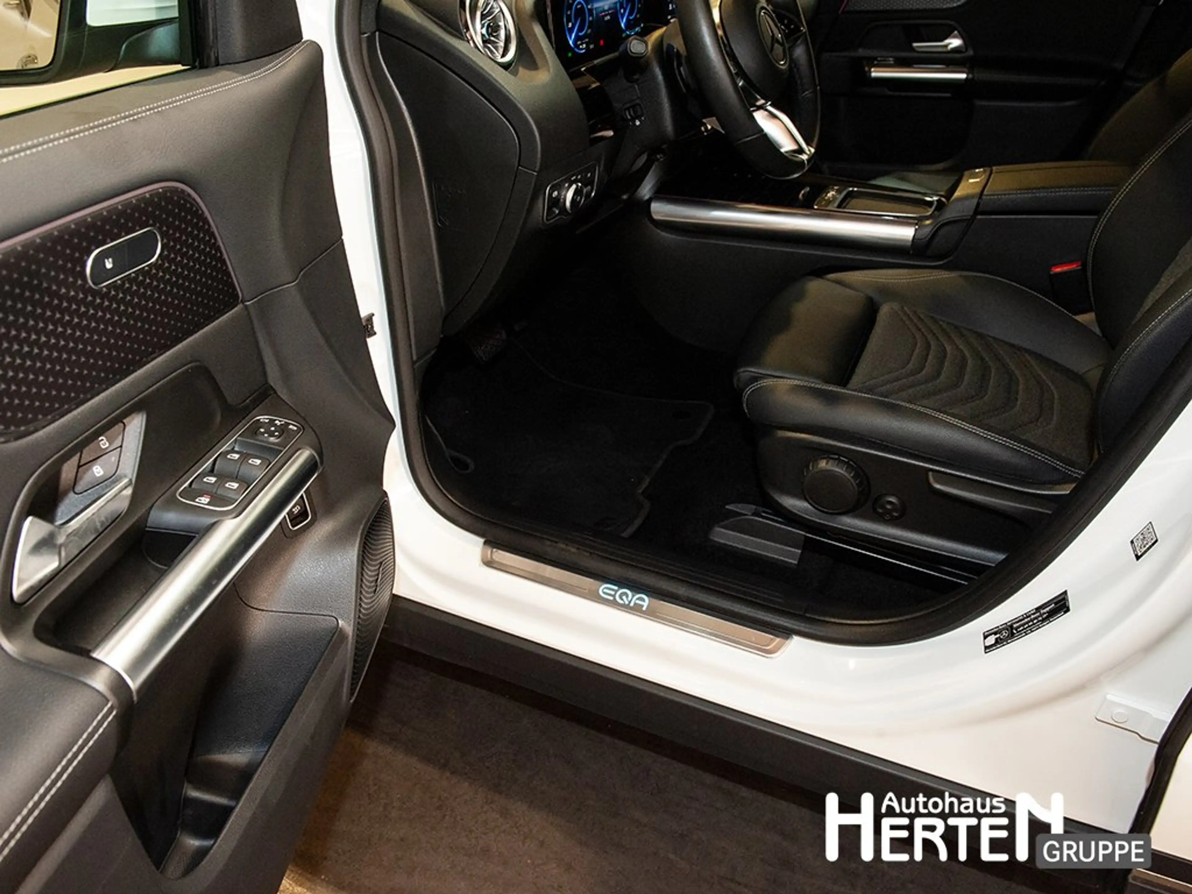 Mercedes-Benz EQA 250 +PROGRESSIVE+DISTRONIC+LED+R-KAMERA+19" — photo 12