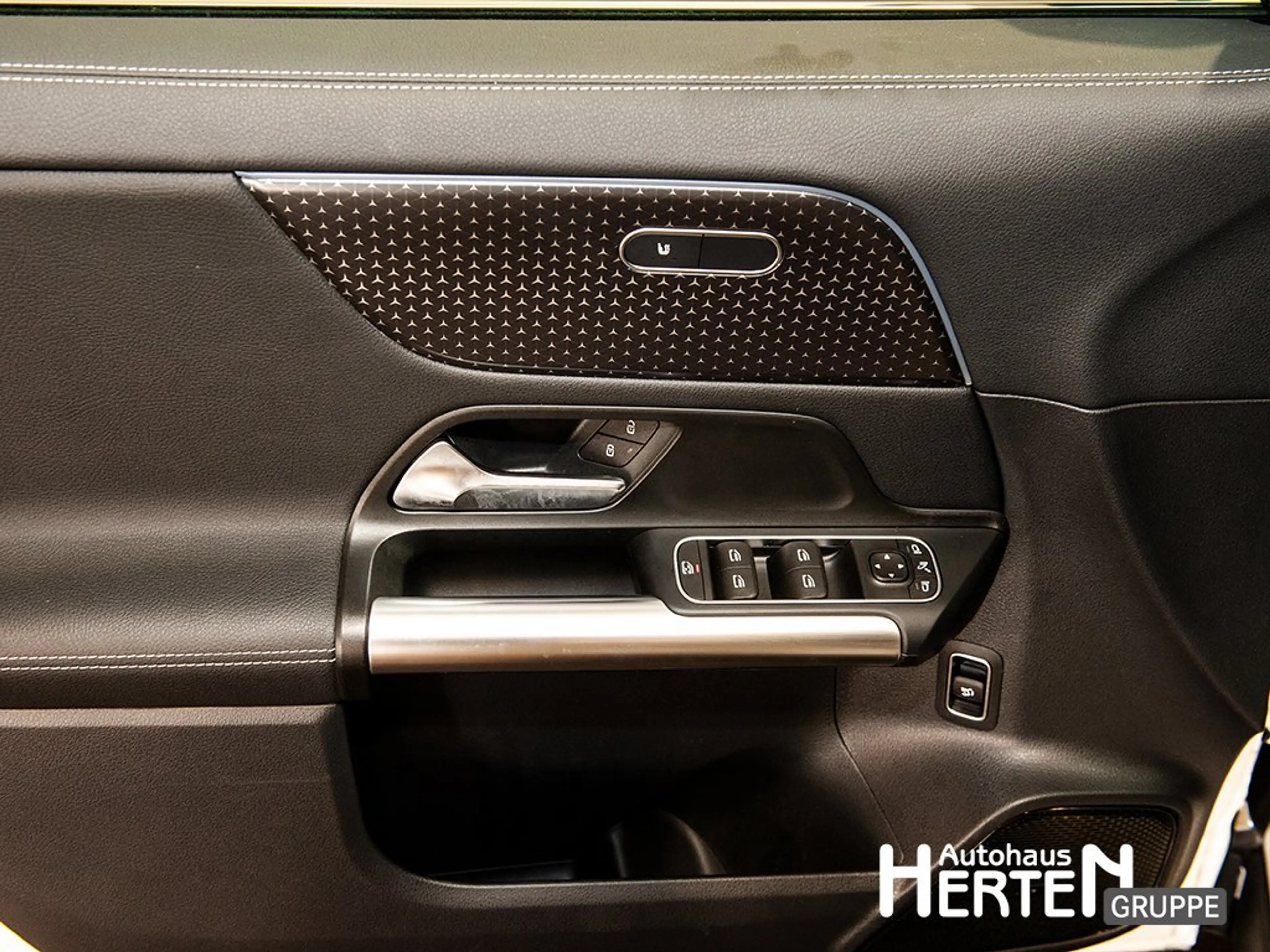 Mercedes-Benz EQA 250 +PROGRESSIVE+DISTRONIC+LED+R-KAMERA+19" — photo 9