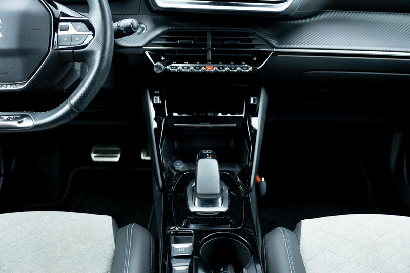 Peugeot e-2008 EV GT 50 kWh | Achteruitrijcamera | Parkeersensore — photo 4