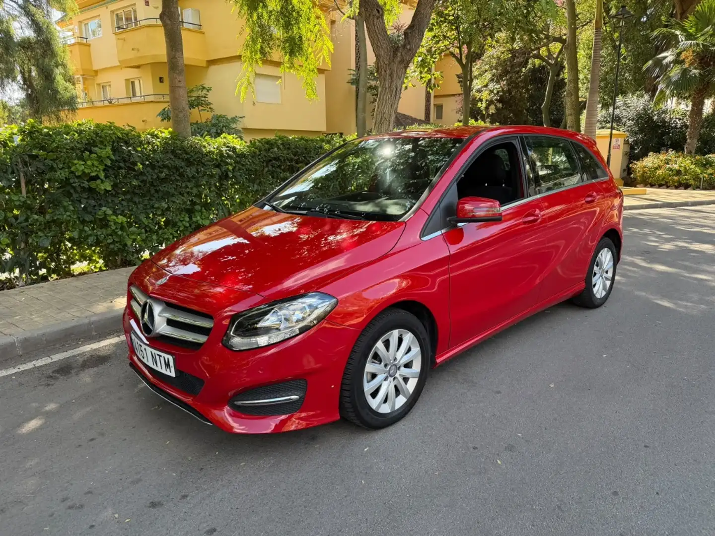 Mercedes-Benz B 180 180d 7G-DCT Rojo - 1