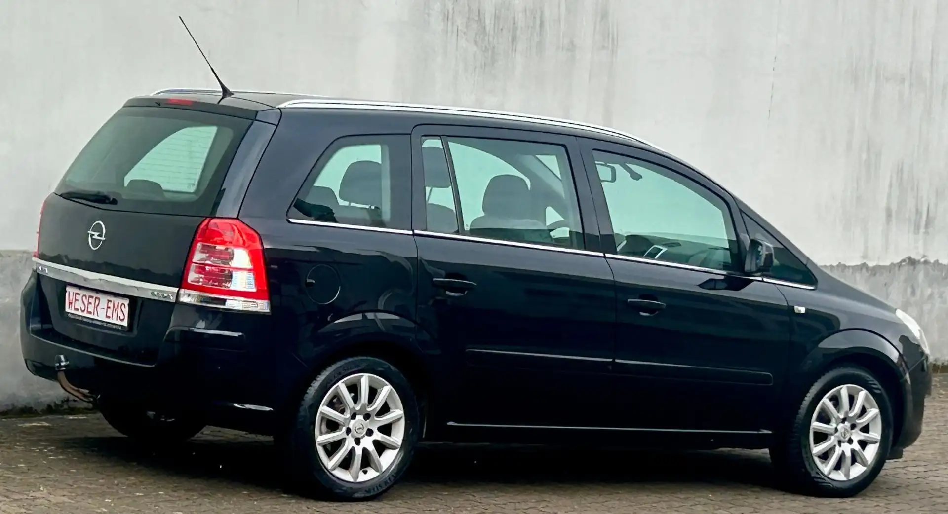 Opel Zafira B 1,6i Edition 7-Sitzer Klima eFH Alu AHK Negro - 2
