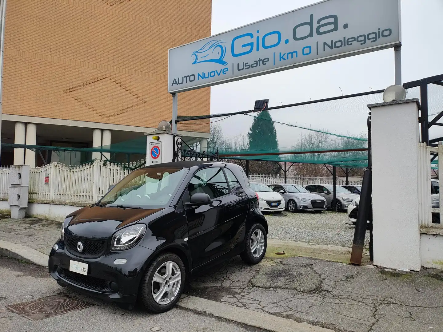 smart forTwo 1.0 70CV KM 36153- 2018 TAGLIANDI UFFICIALI Nero - 1