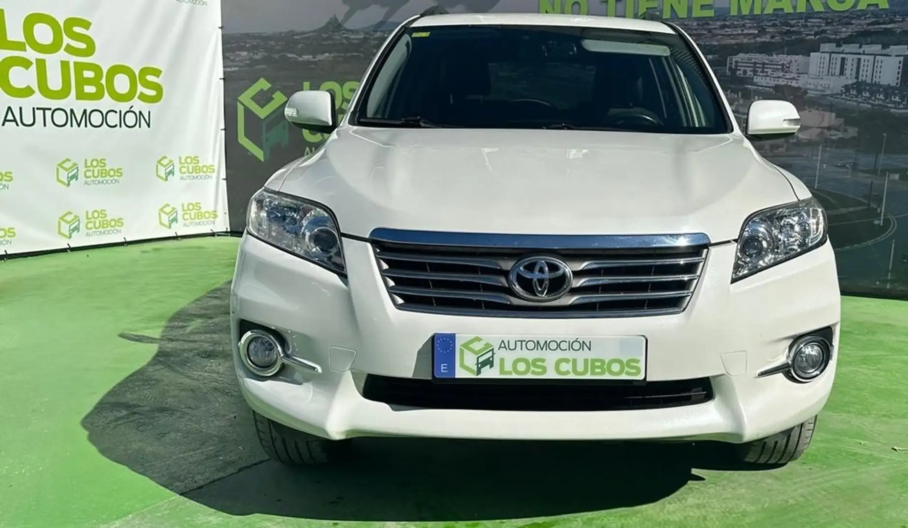 Toyota RAV 4 150D 4x4 Active Blanc - 1