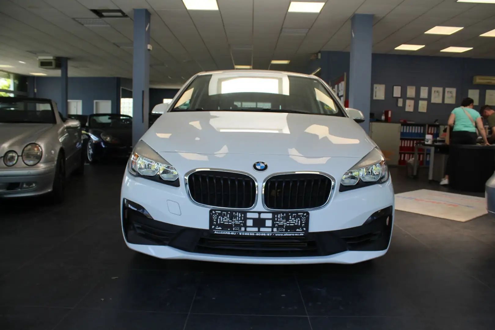 BMW 216 216i Active Tourer - Navi - SHZ - PDC - 1.HAND - Weiß - 2