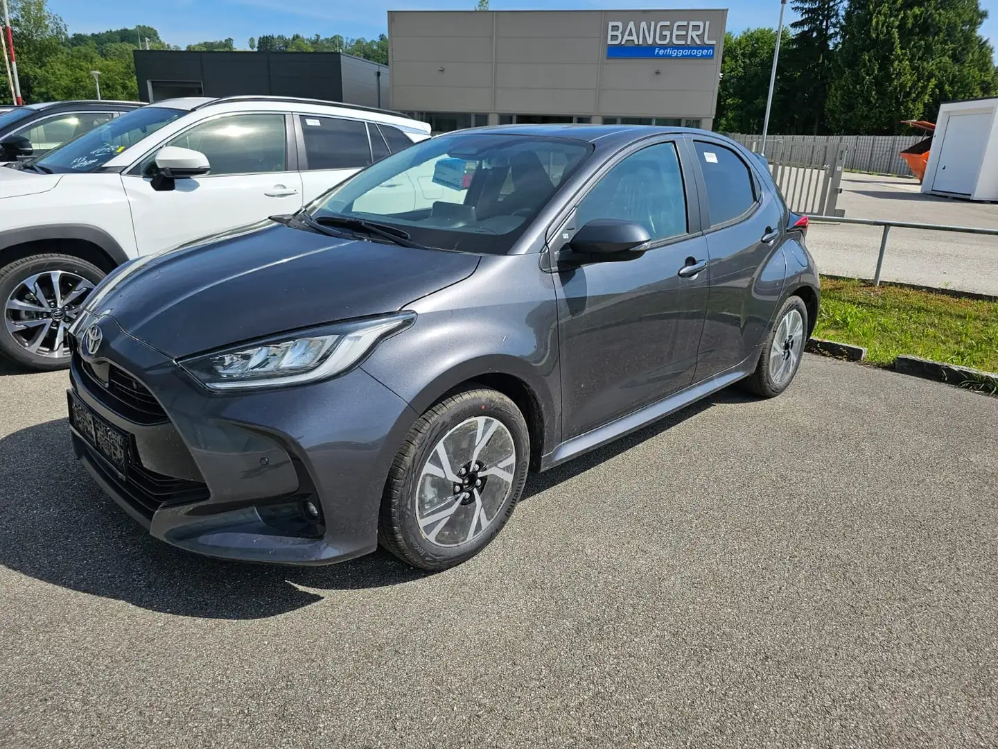 Toyota Yaris 1,5 HSD Active Drive COMFORT SAFETY !!! PREISHIT Grau - 1