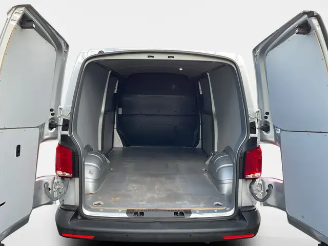 Volkswagen Transporter view 11