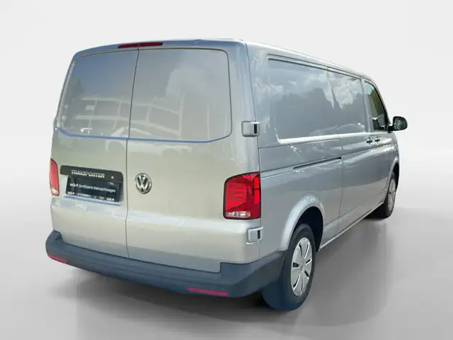 Volkswagen Transporter view 5