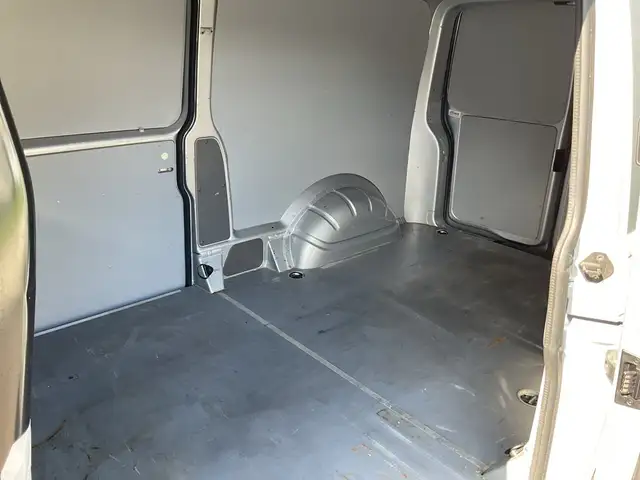 Volkswagen Transporter view 10