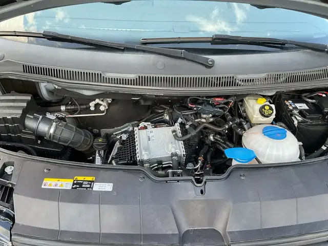 Volkswagen Transporter view 13