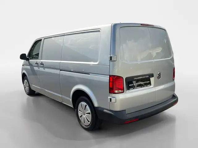 Volkswagen Transporter view 4