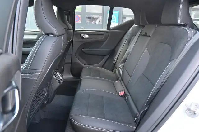 Volvo XC40 view 15