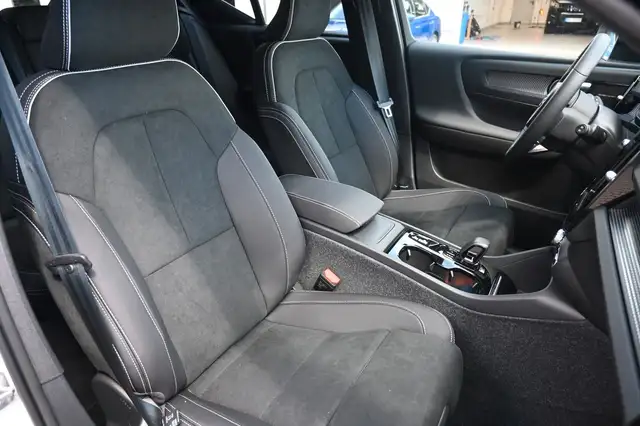 Volvo XC40 view 14