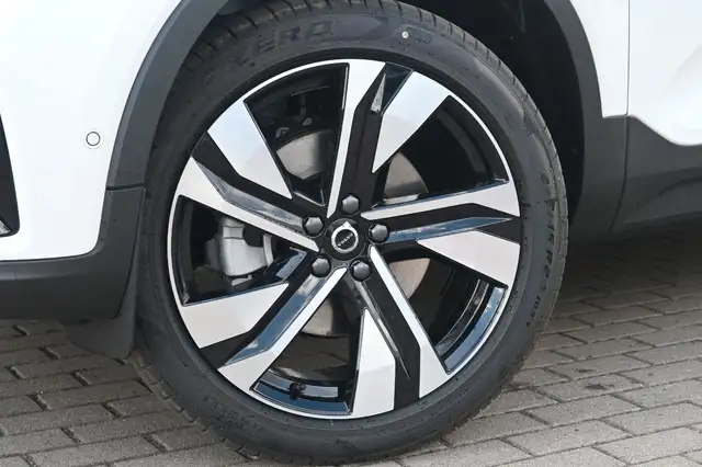 Volvo XC40 view 11