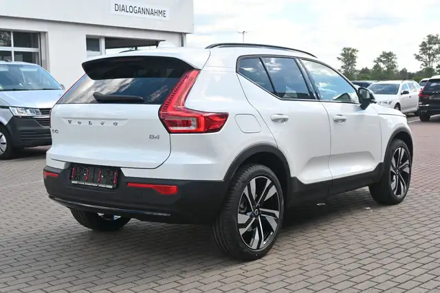 Volvo XC40 view 5