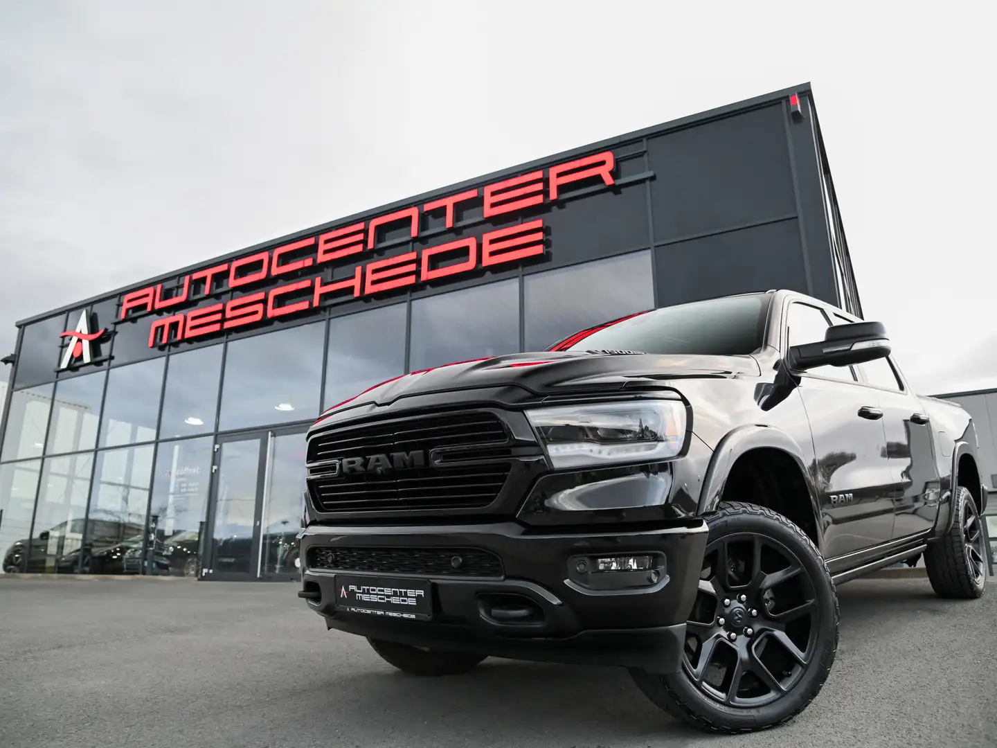 Dodge RAM 1500 Laramie Night Edition* Luft* LPG* 22 * Noir - 1