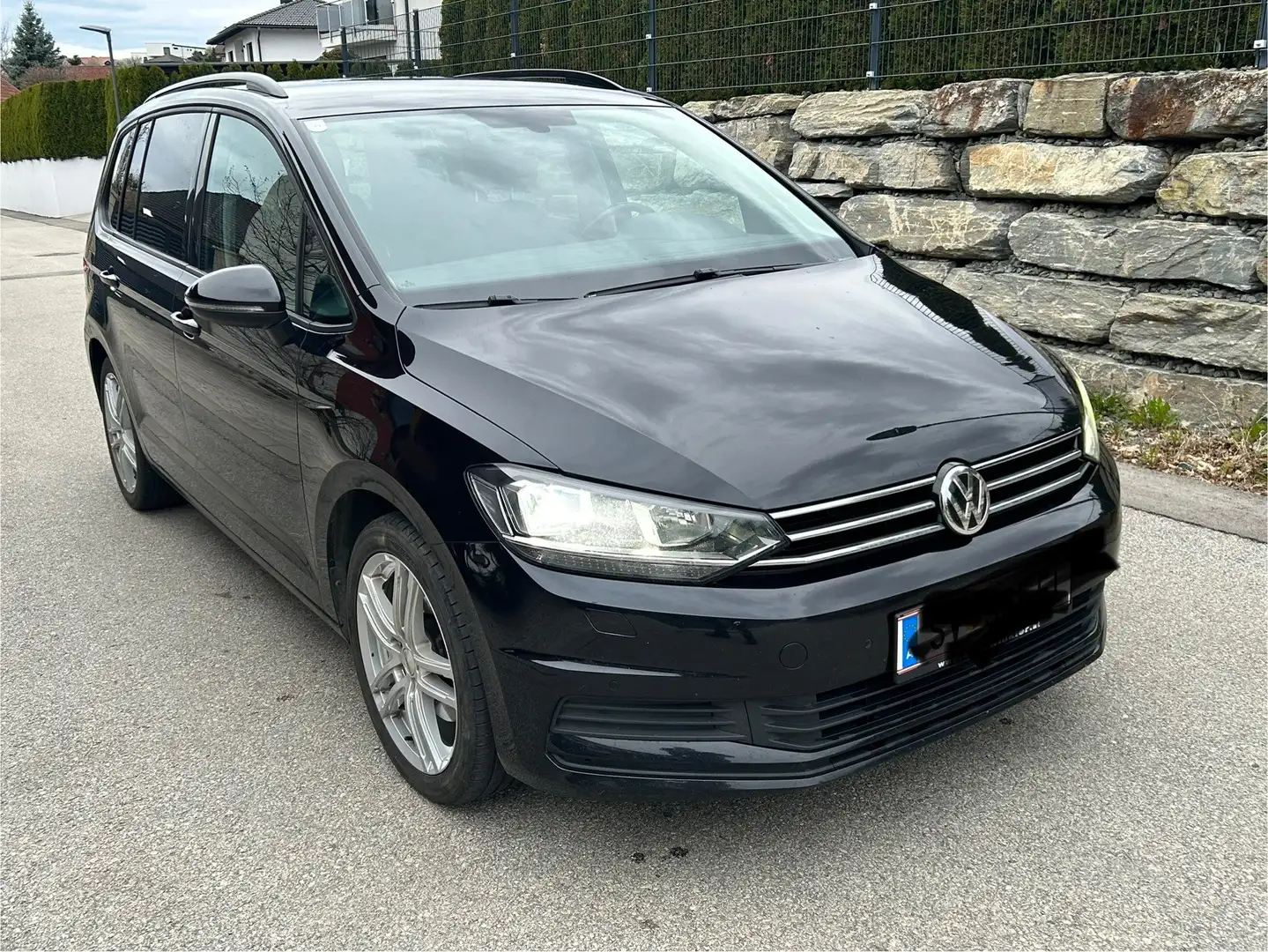 Volkswagen Touran Comfortline 1,6 SCR TDI DSG Schwarz - 2
