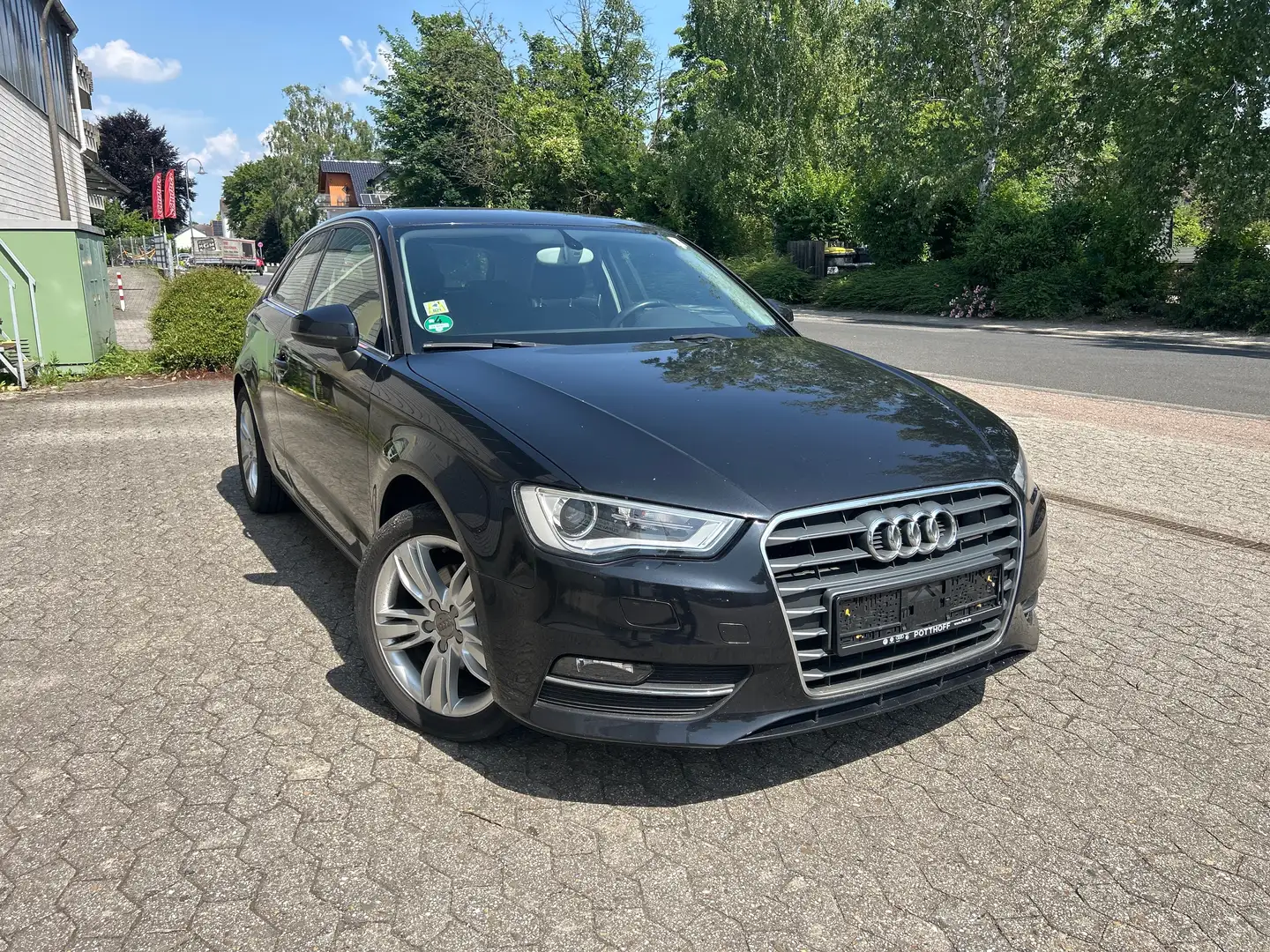 Audi A3 1.4 TFSi attraction Schwarz - 1