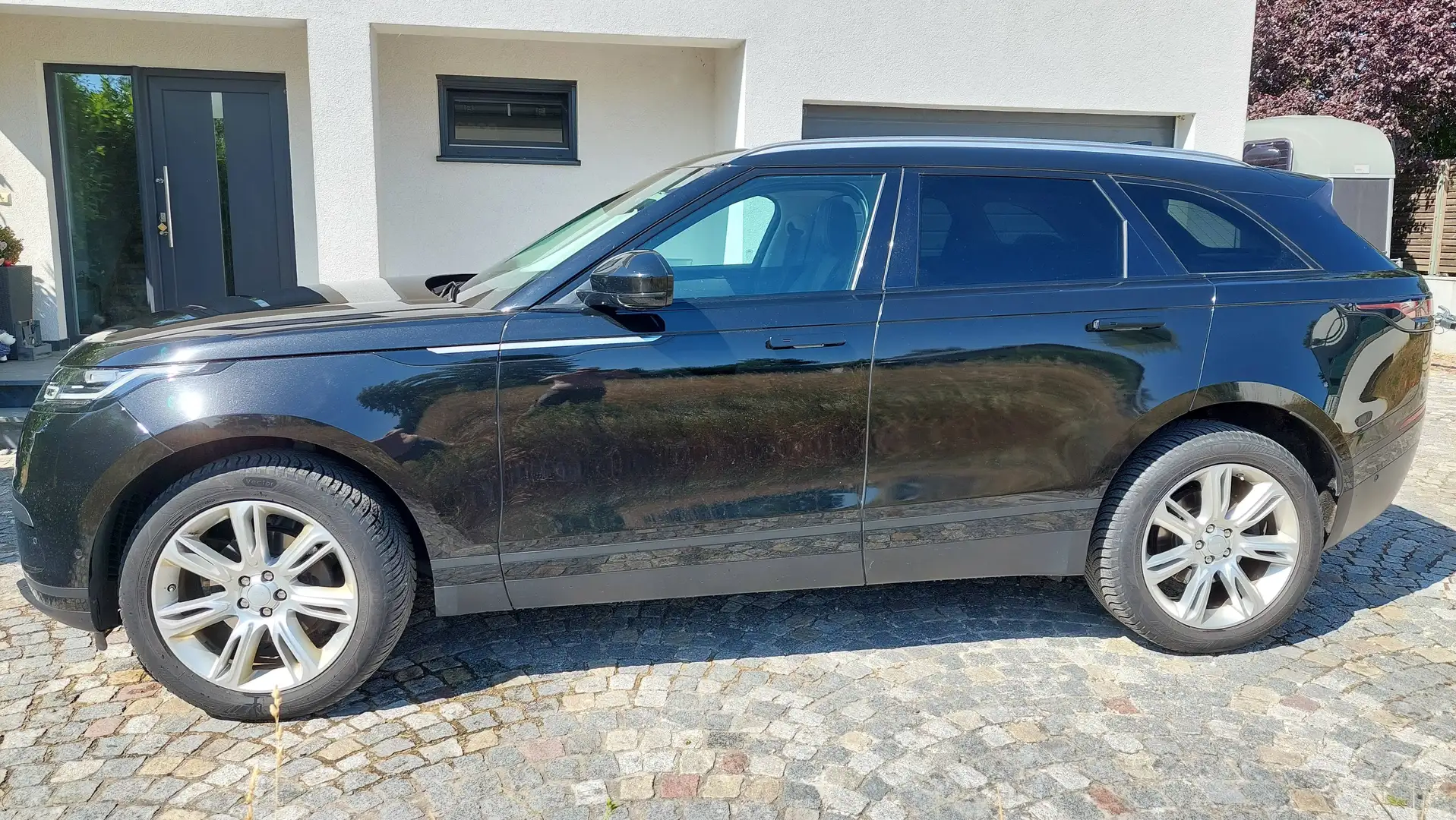 Land Rover Range Rover Velar Range Rover Velar D180 Allrad S Aut. S Schwarz - 2