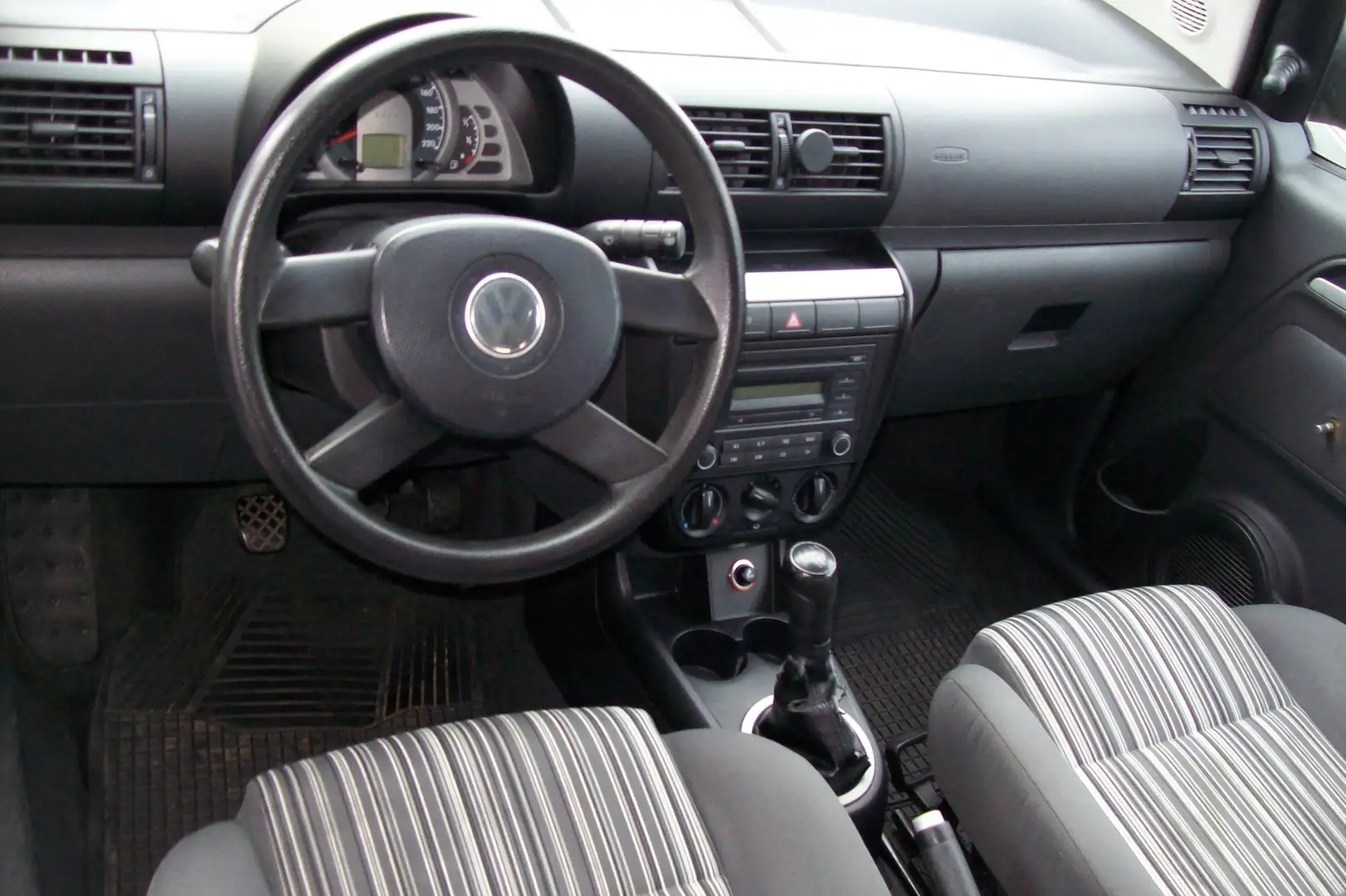 Volkswagen Fox Basis Schwarz - 1