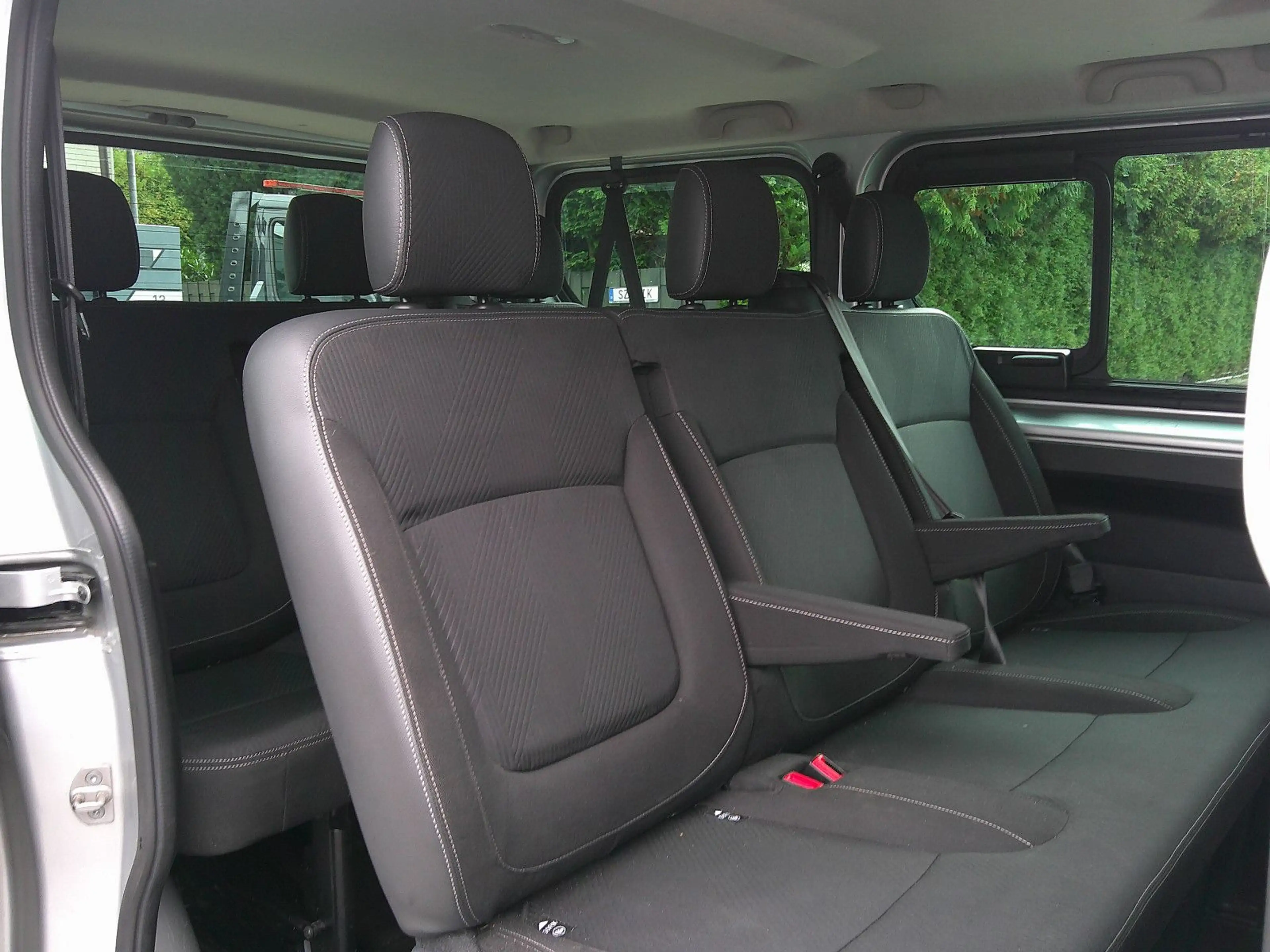 Nissan NV300 Kombi L1H1 2,7t PREMIUM 2.0 — photo 8